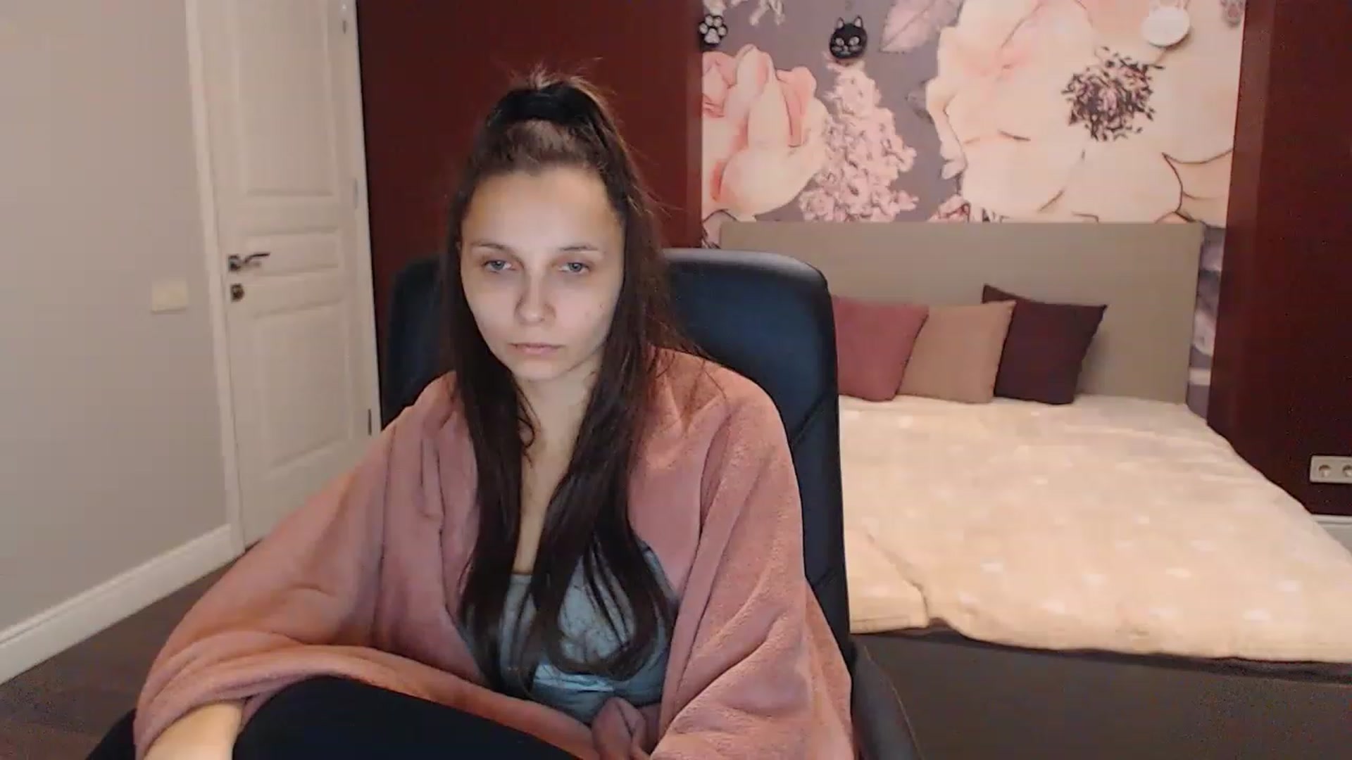 Gallery image thumbnail from Karina_Mils's myfreecams stream on, 12/15/2022, 09:13 image 8 of 20