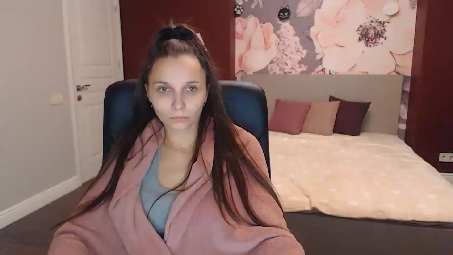 Gallery image thumbnail from Karina_Mils's myfreecams stream on, 12/15/2022, 09:13 image 18 of 20