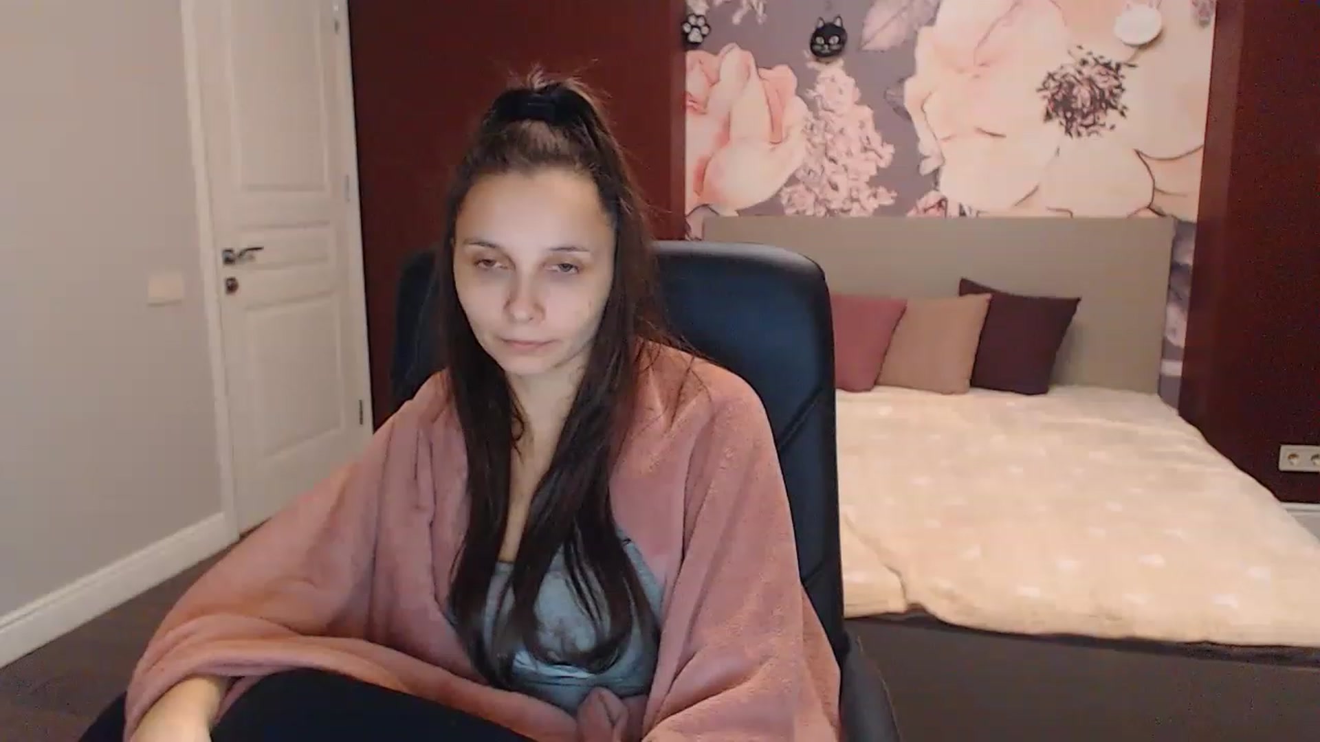 Gallery image thumbnail from Karina_Mils's myfreecams stream on, 12/15/2022, 09:13 image 12 of 20