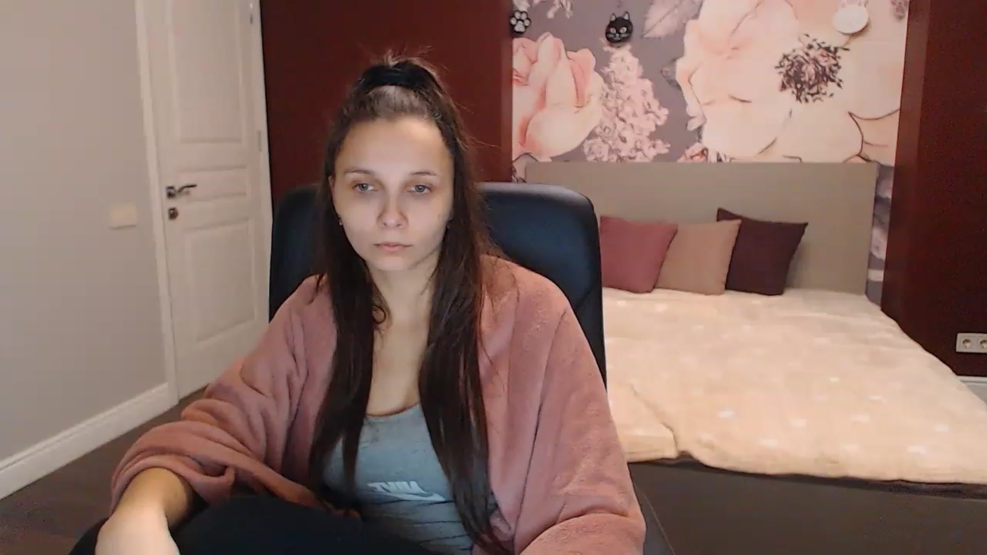 Gallery image thumbnail from Karina_Mils's myfreecams stream on, 12/15/2022, 09:13 image 3 of 20