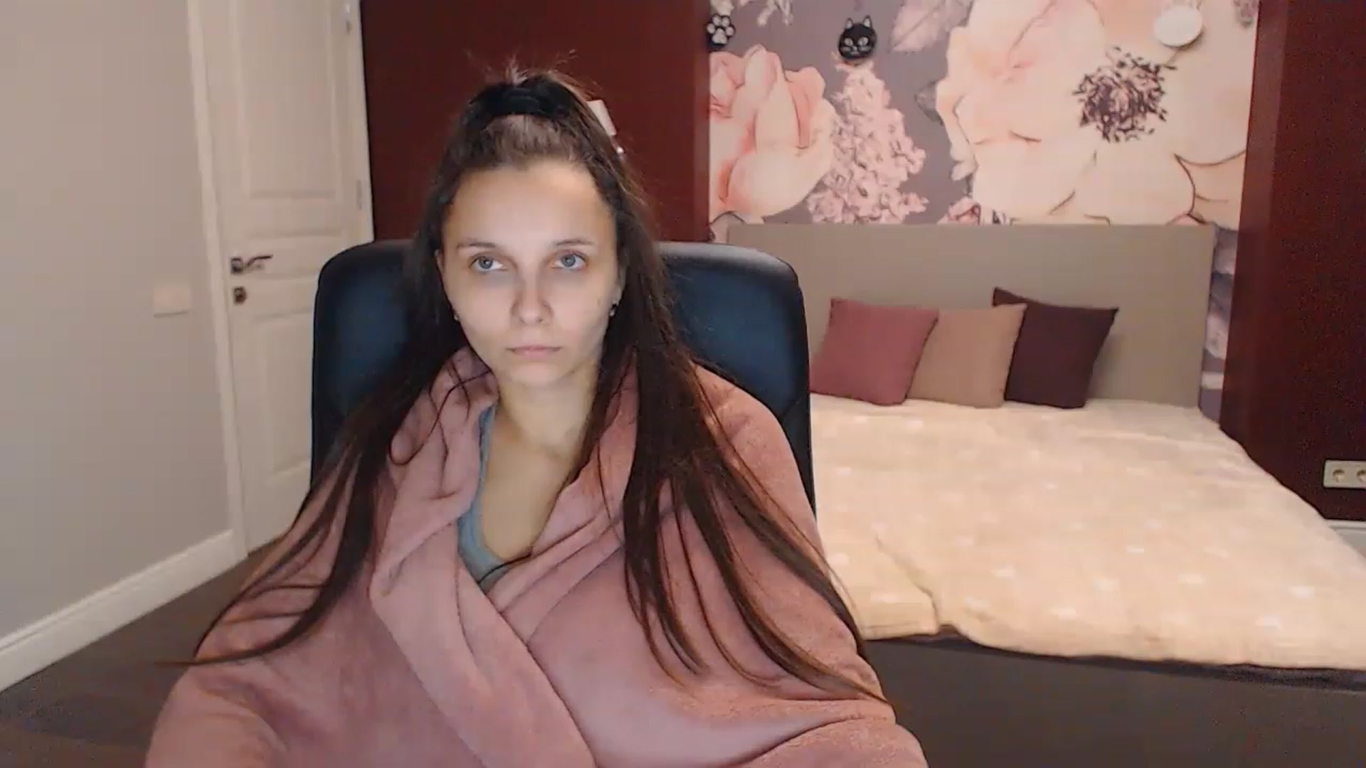 Gallery image thumbnail from Karina_Mils's myfreecams stream on, 12/15/2022, 09:13 image 16 of 20