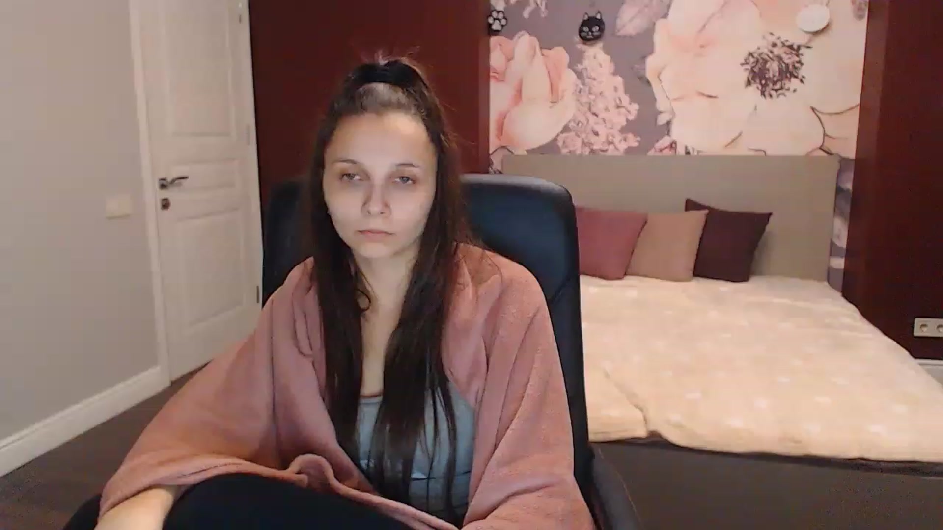 Gallery image thumbnail from Karina_Mils's myfreecams stream on, 12/15/2022, 09:13 image 6 of 20