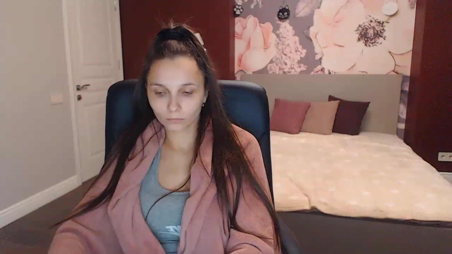 Gallery image thumbnail from Karina_Mils's myfreecams stream on, 12/15/2022, 09:13 image 19 of 20