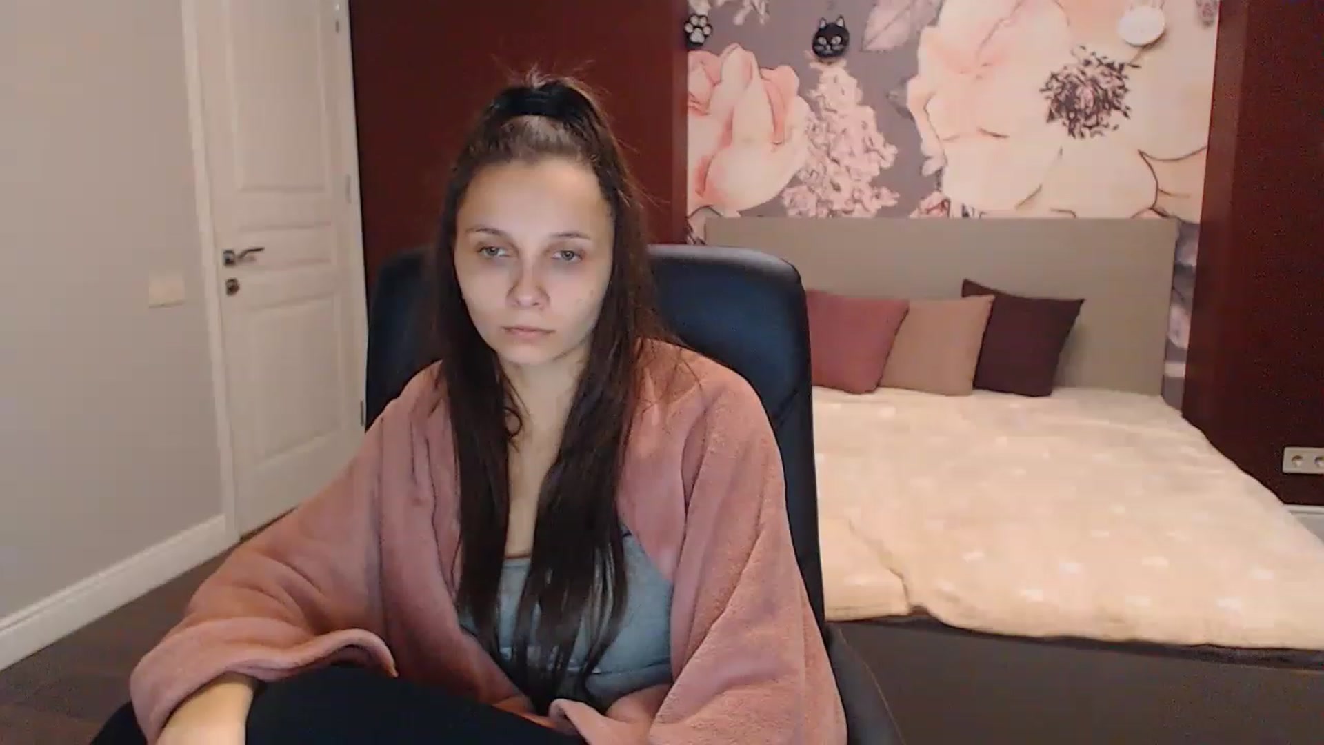 Gallery image thumbnail from Karina_Mils's myfreecams stream on, 12/15/2022, 09:13 image 7 of 20