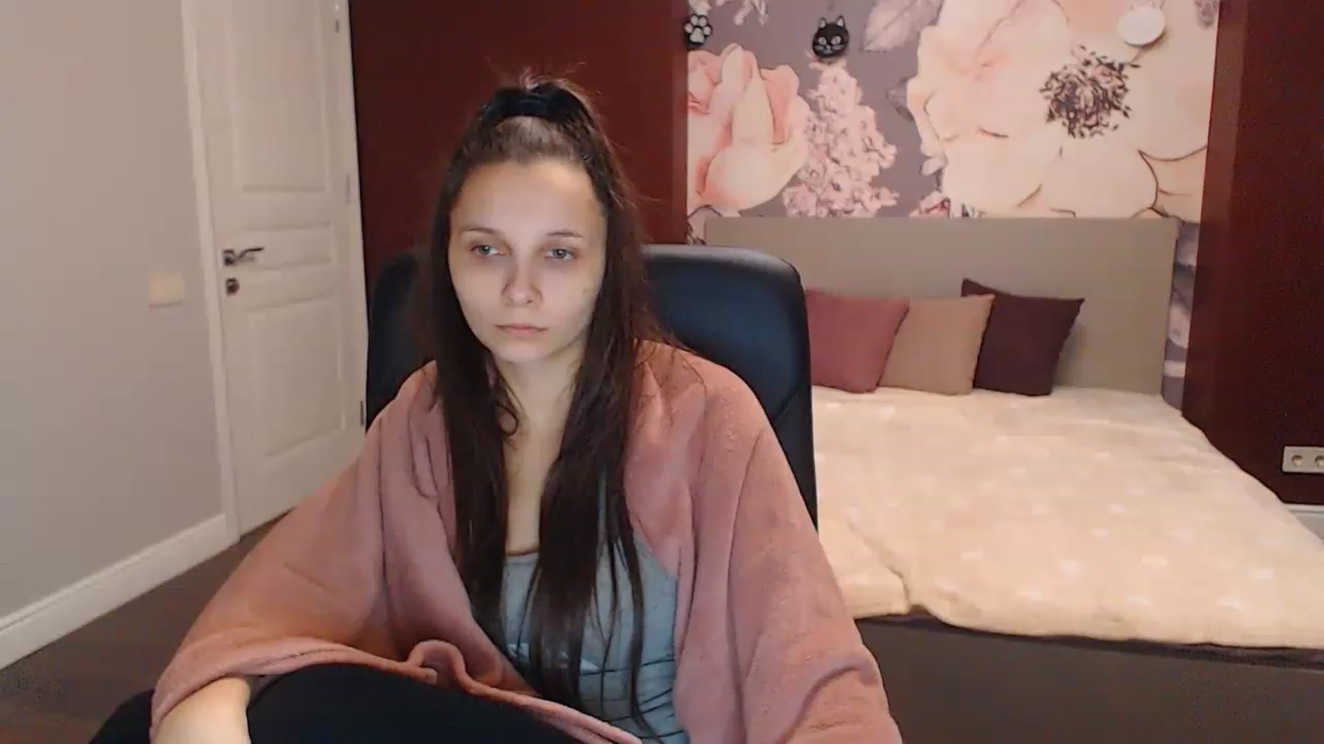 Gallery image thumbnail from Karina_Mils's myfreecams stream on, 12/15/2022, 09:13 image 5 of 20