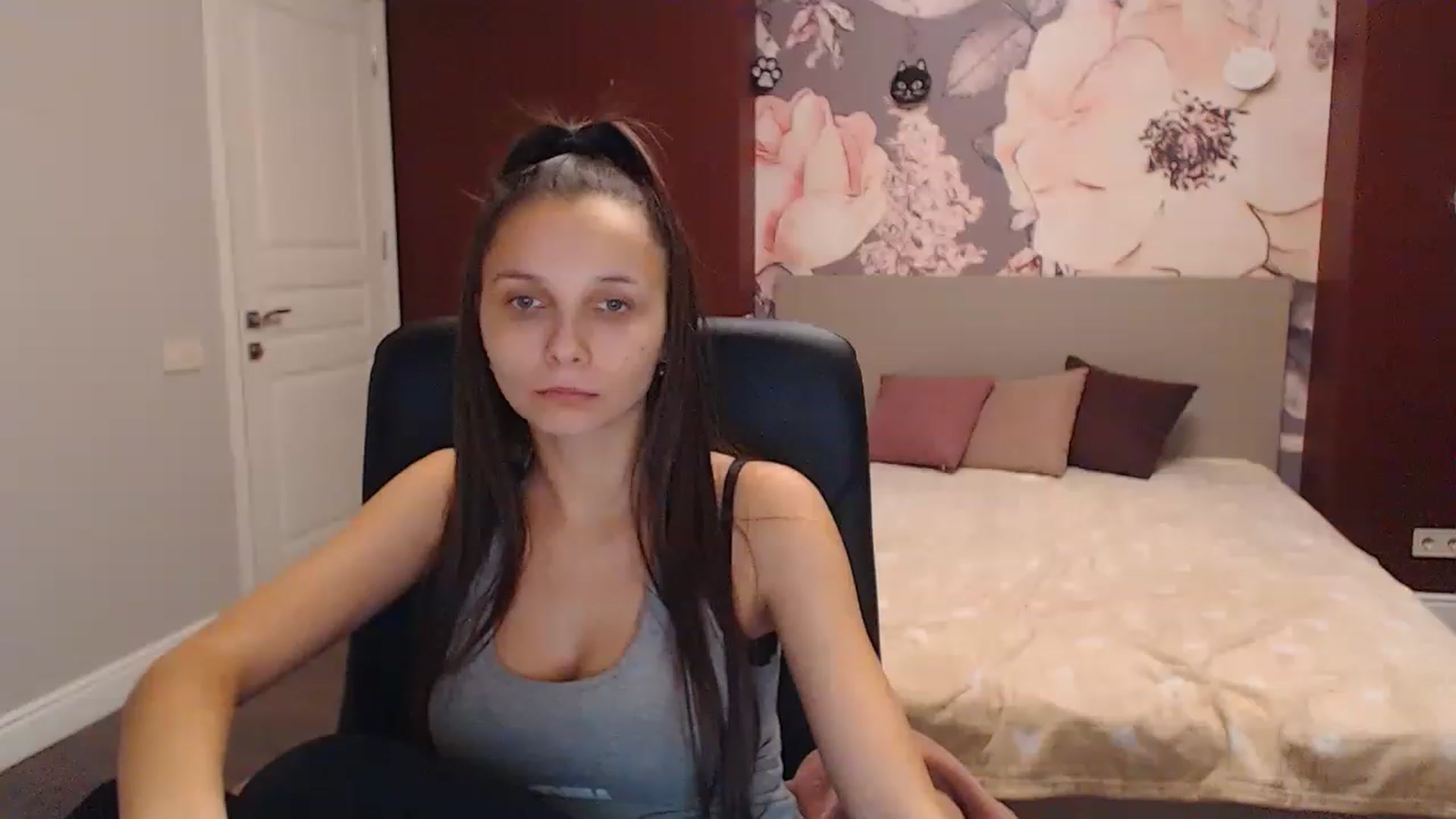 Gallery image thumbnail from Karina_Mils's myfreecams stream on, 12/15/2022, 11:21 image 6 of 20