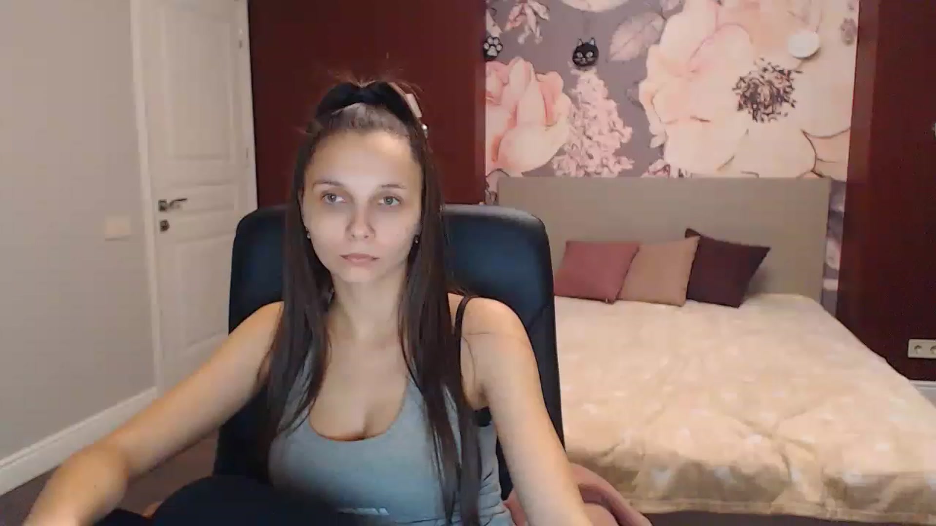 Gallery image thumbnail from Karina_Mils's myfreecams stream on, 12/15/2022, 11:21 image 8 of 20