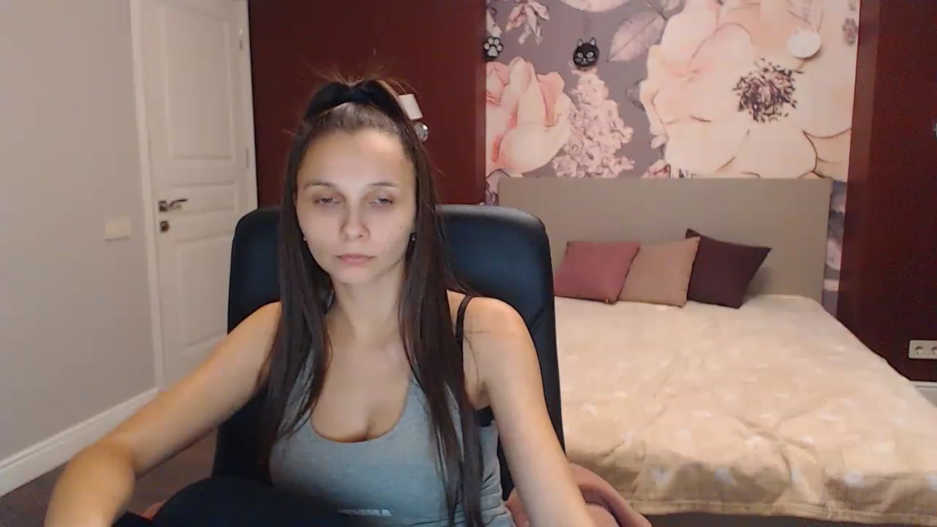Gallery image thumbnail from Karina_Mils's myfreecams stream on, 12/15/2022, 11:21 image 7 of 20