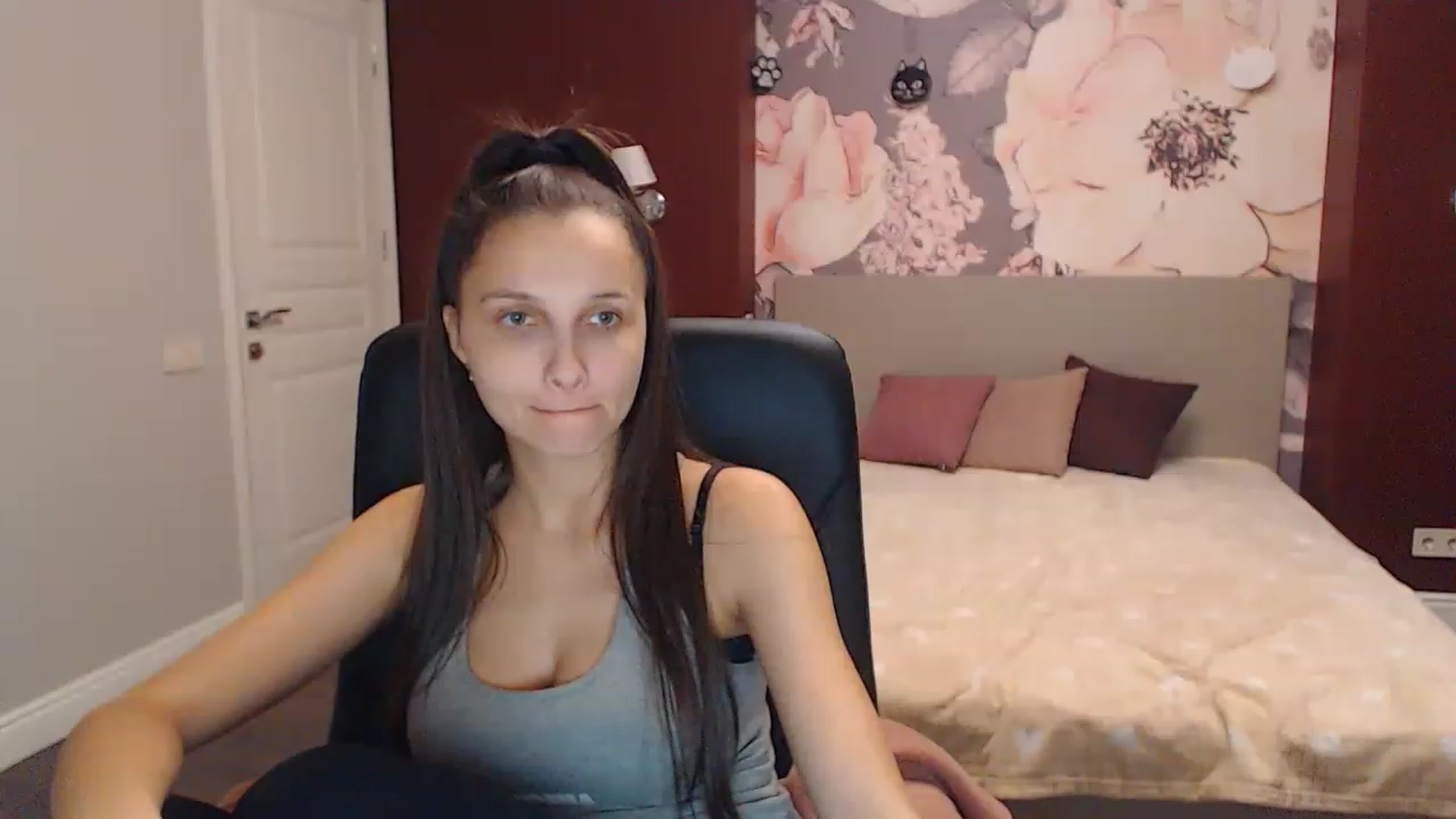 Gallery image thumbnail from Karina_Mils's myfreecams stream on, 12/15/2022, 11:21 image 20 of 20