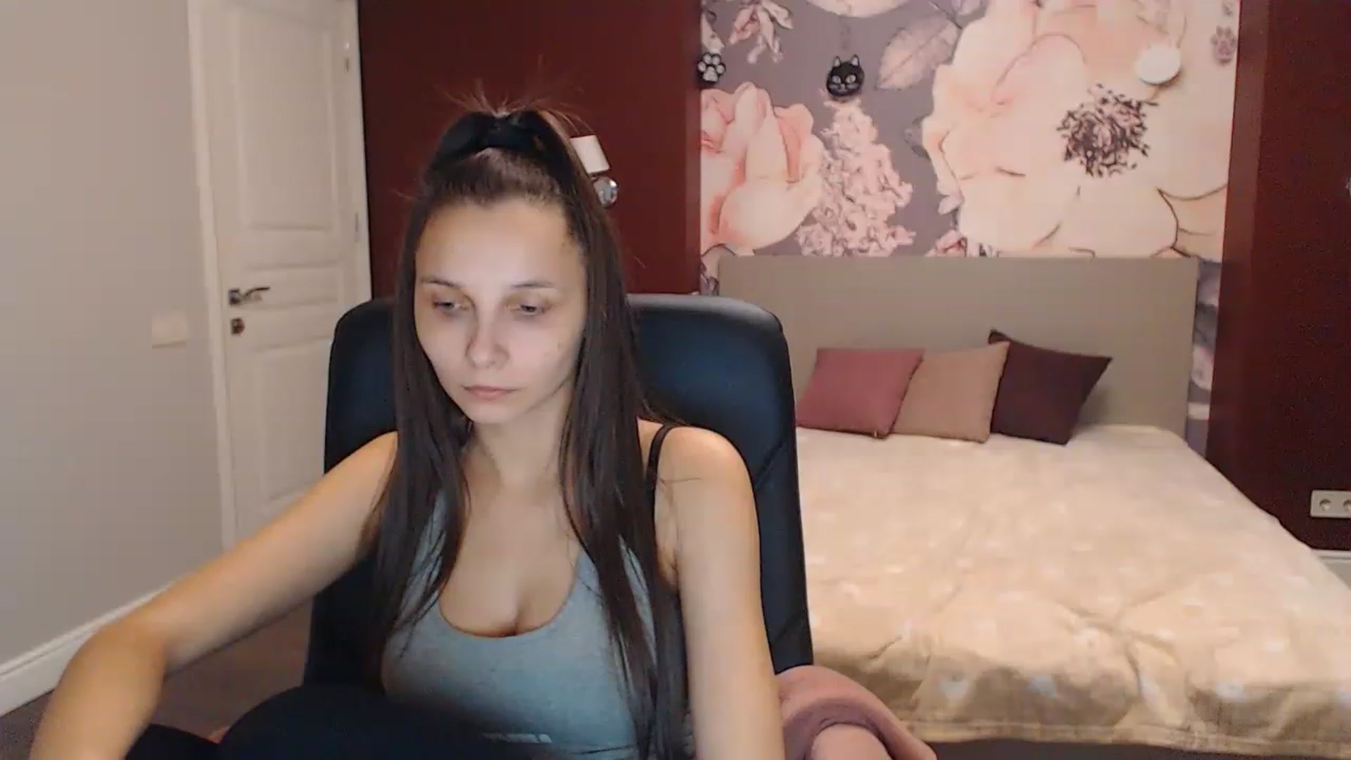 Gallery image thumbnail from Karina_Mils's myfreecams stream on, 12/15/2022, 11:21 image 2 of 20