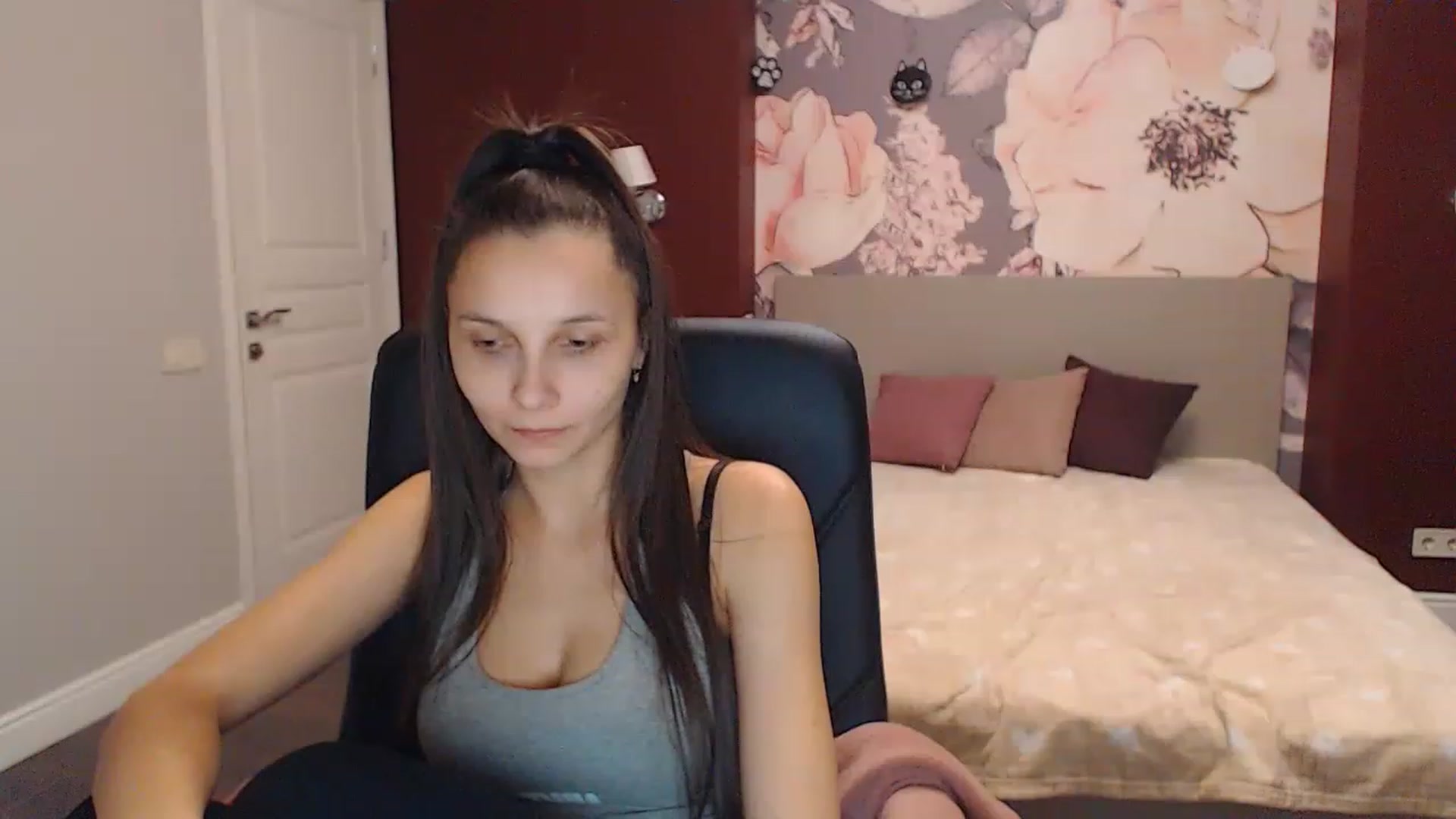 Gallery image thumbnail from Karina_Mils's myfreecams stream on, 12/15/2022, 11:21 image 13 of 20