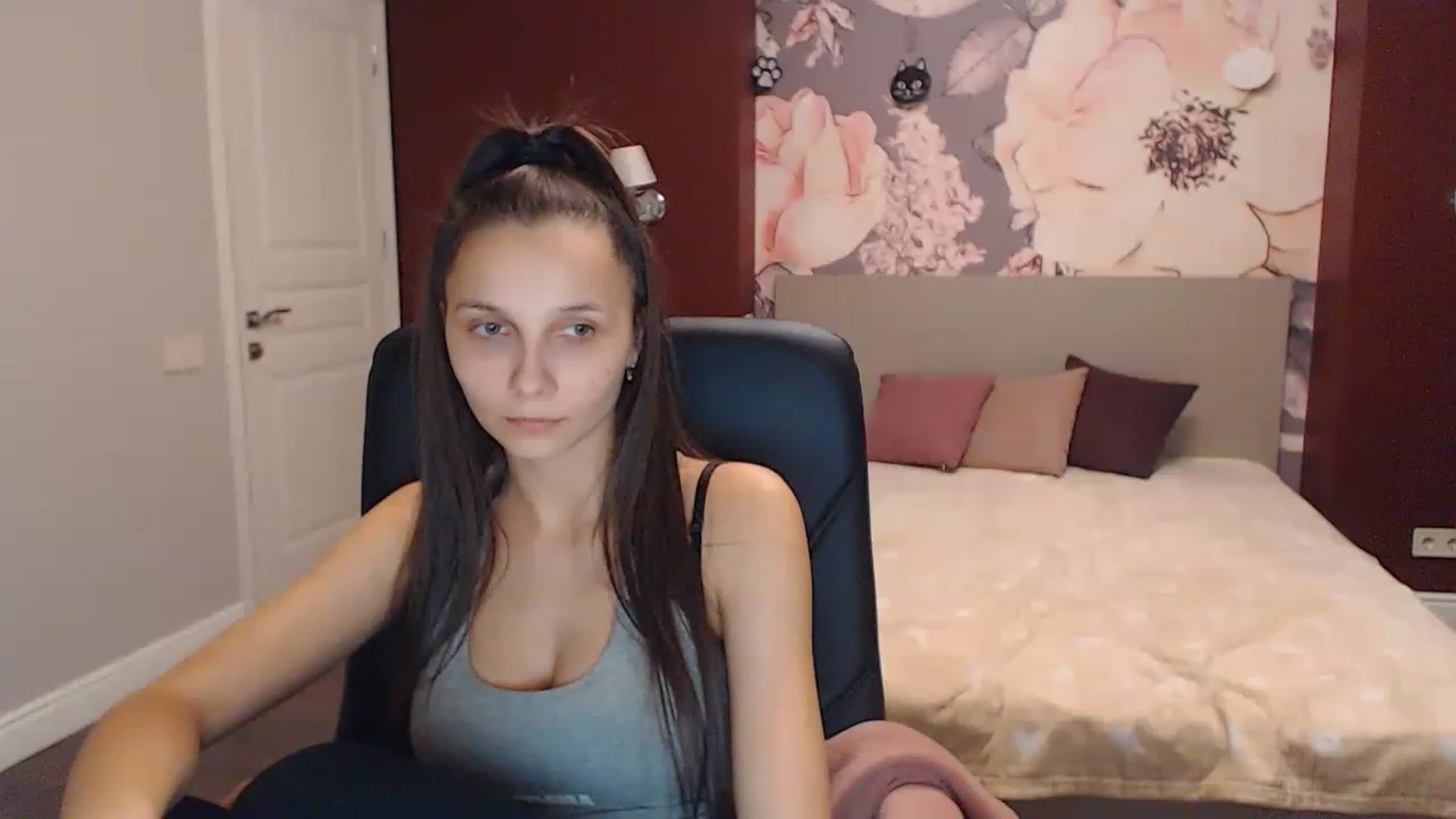 Gallery image thumbnail from Karina_Mils's myfreecams stream on, 12/15/2022, 11:21 image 18 of 20