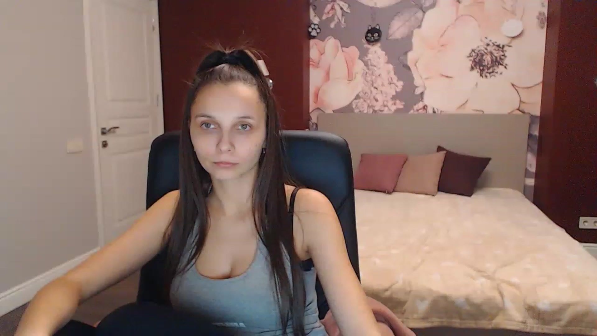 Gallery image thumbnail from Karina_Mils's myfreecams stream on, 12/15/2022, 11:21 image 5 of 20