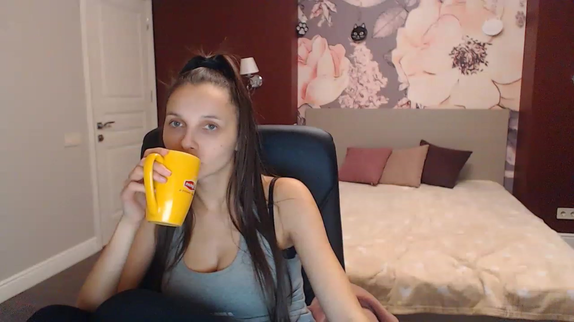 Gallery image thumbnail from Karina_Mils's myfreecams stream on, 12/15/2022, 11:21 image 4 of 20