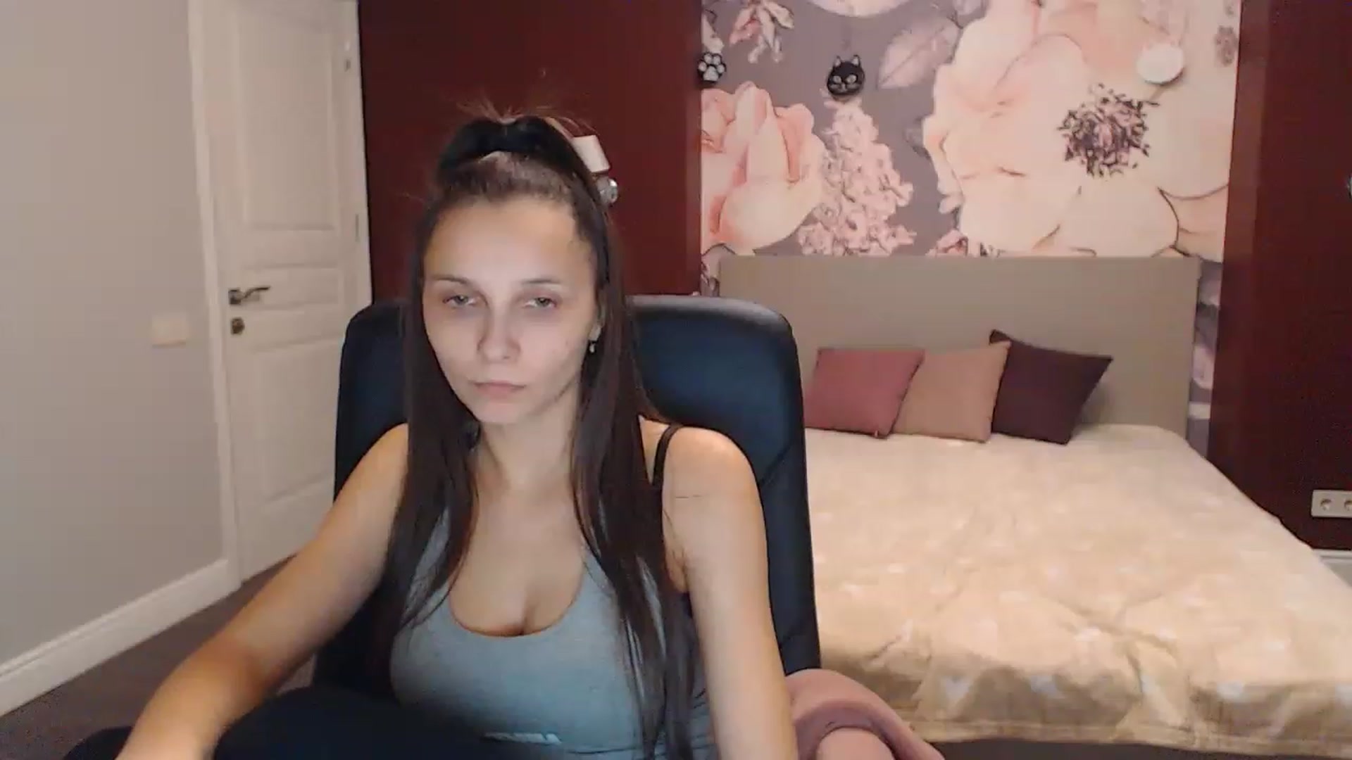 Gallery image thumbnail from Karina_Mils's myfreecams stream on, 12/15/2022, 11:21 image 11 of 20