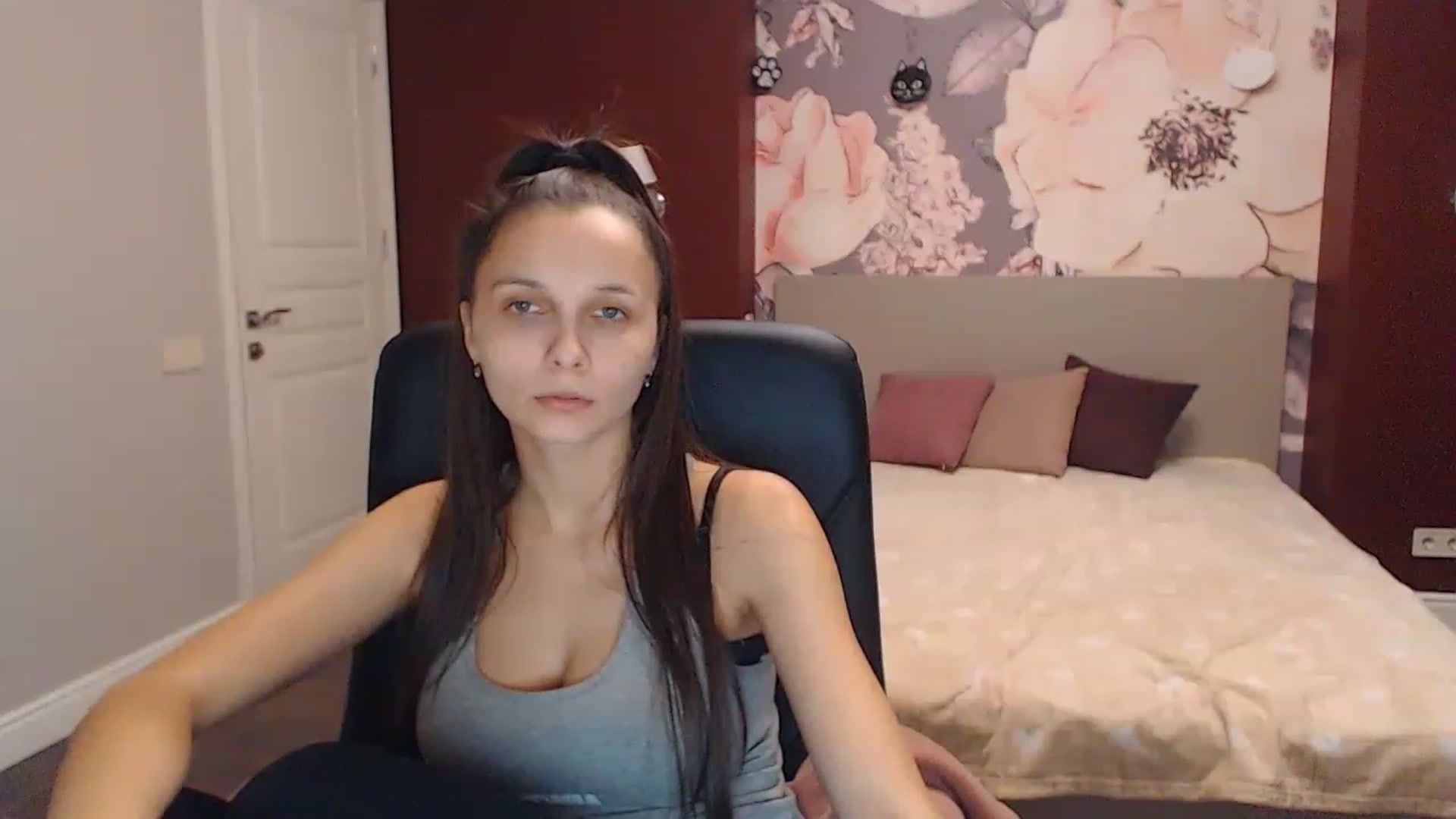 Gallery image thumbnail from Karina_Mils's myfreecams stream on, 12/15/2022, 11:21 image 19 of 20