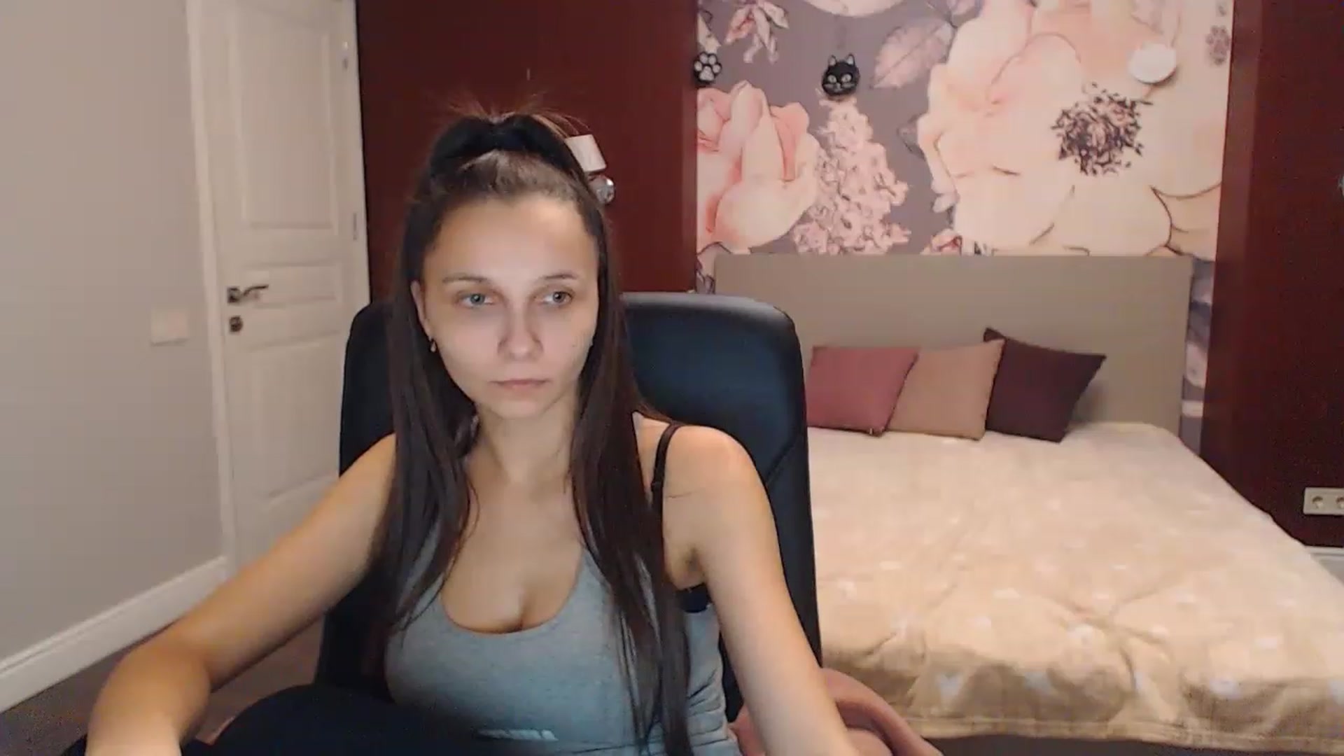 Gallery image thumbnail from Karina_Mils's myfreecams stream on, 12/15/2022, 11:21 image 14 of 20