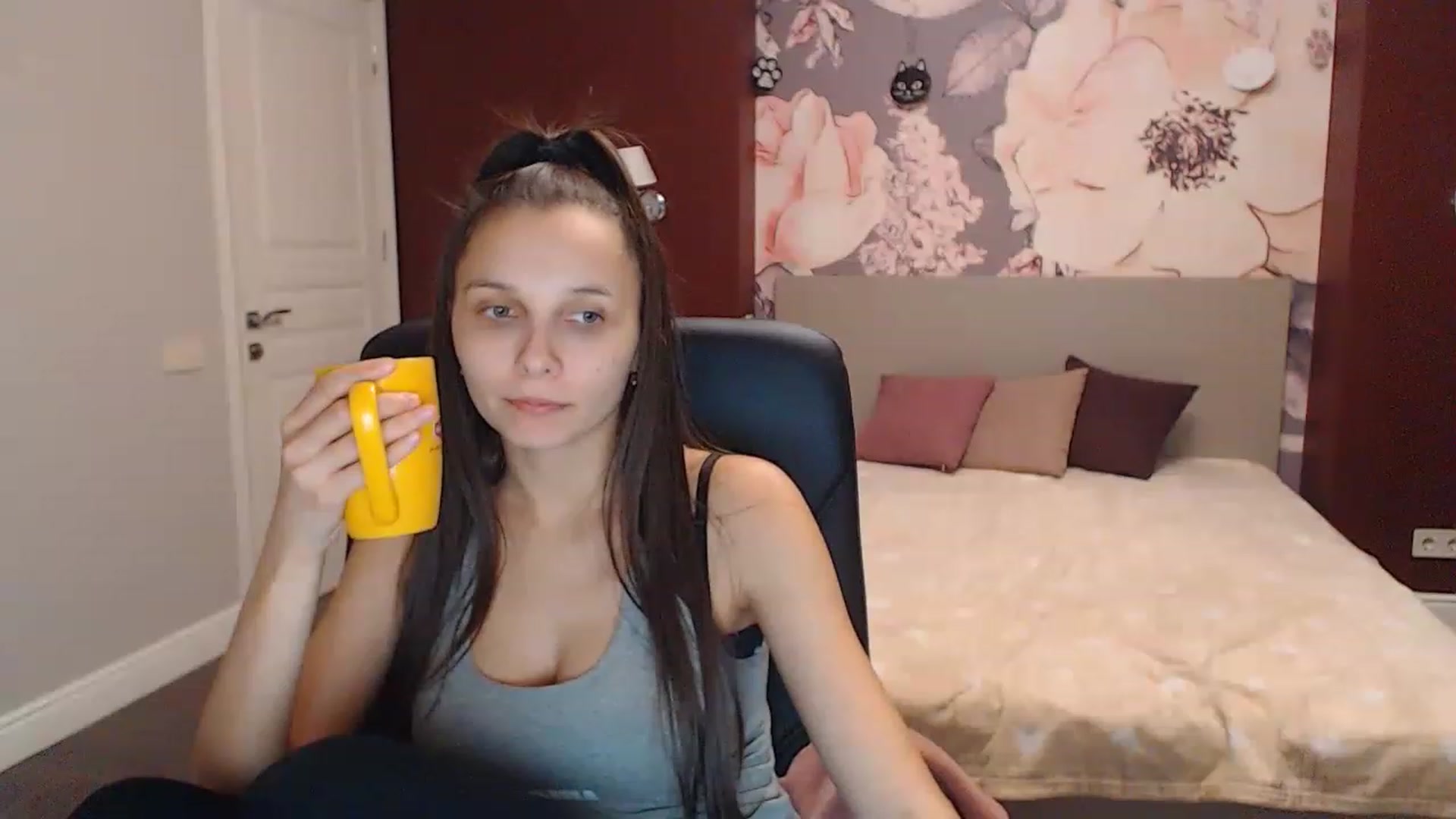 Gallery image thumbnail from Karina_Mils's myfreecams stream on, 12/15/2022, 11:21 image 1 of 20