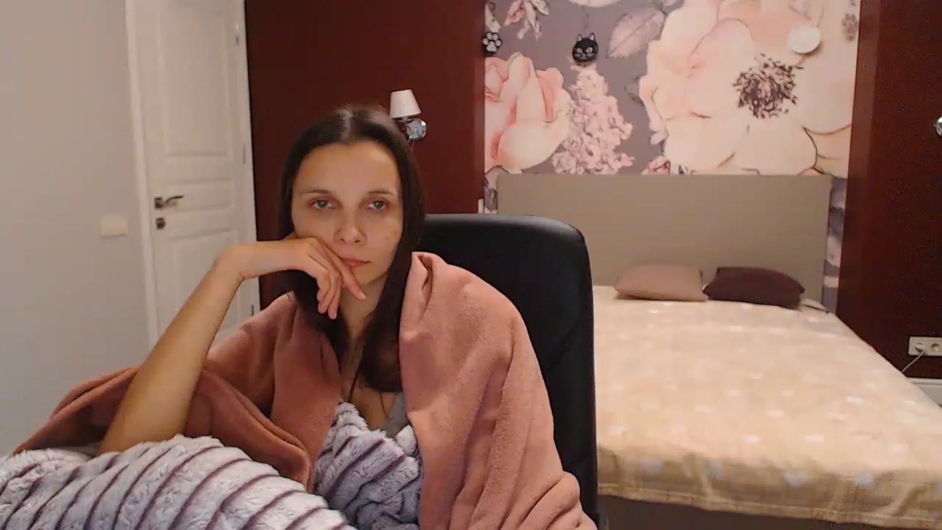 Gallery image thumbnail from Karina_Mils's myfreecams stream on, 12/16/2022, 10:12 image 19 of 20