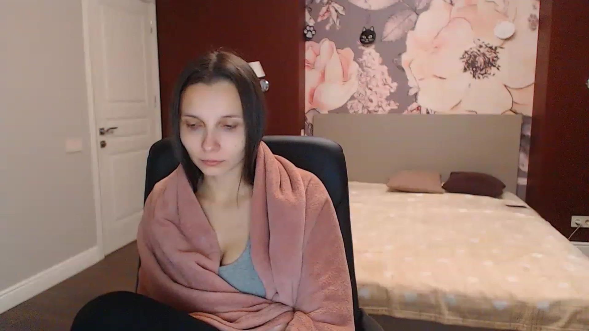Gallery image thumbnail from Karina_Mils's myfreecams stream on, 12/16/2022, 10:12 image 4 of 20