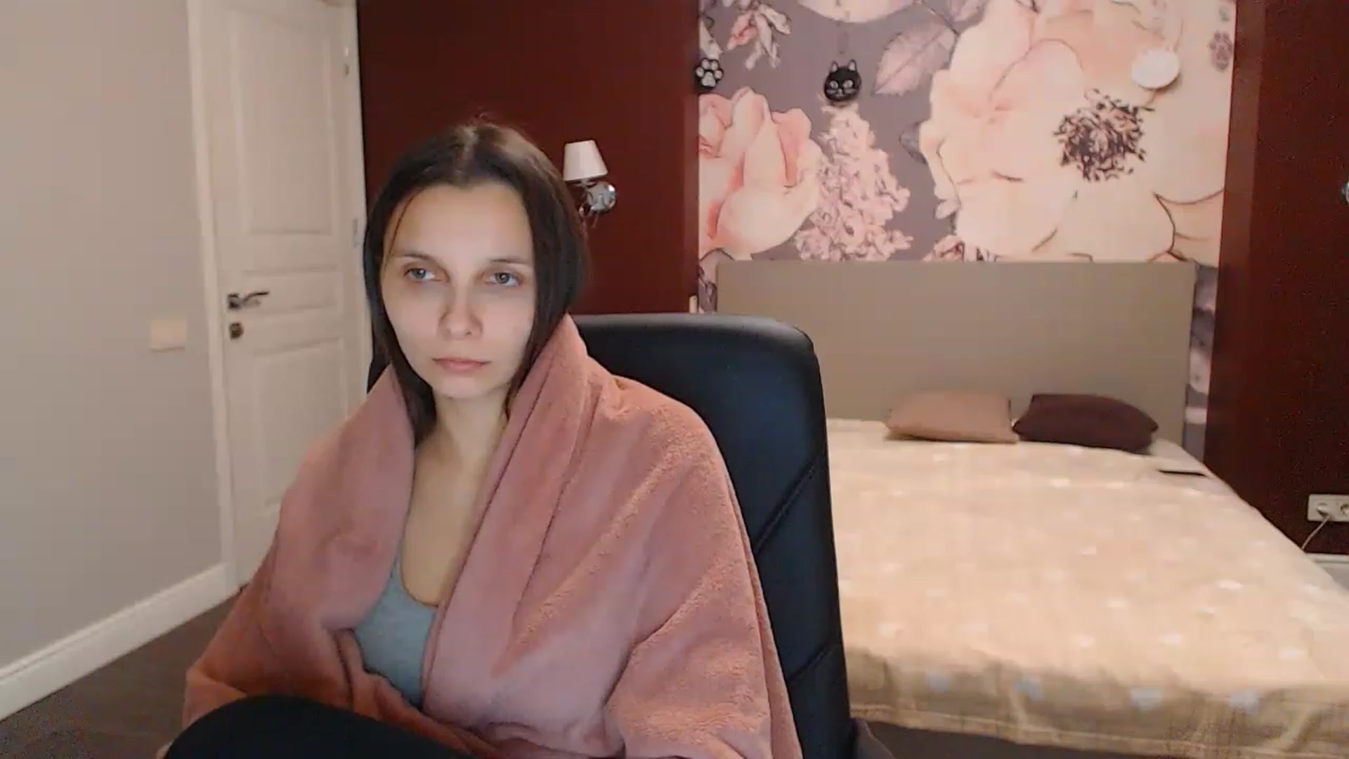 Gallery image thumbnail from Karina_Mils's myfreecams stream on, 12/16/2022, 10:12 image 6 of 20