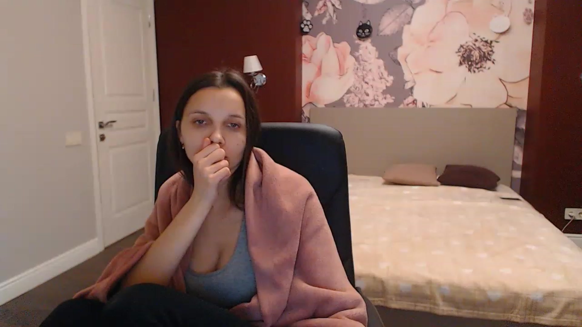 Gallery image thumbnail from Karina_Mils's myfreecams stream on, 12/16/2022, 10:12 image 9 of 20