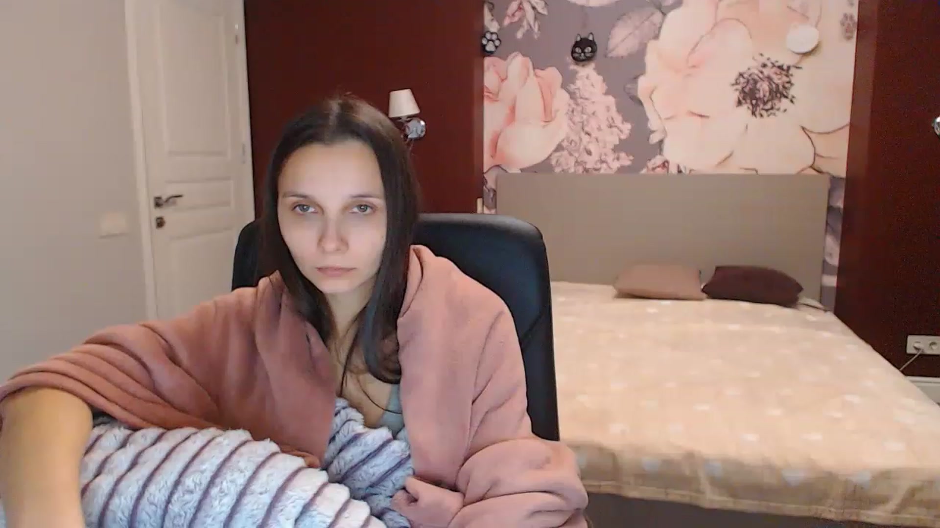 Gallery image thumbnail from Karina_Mils's myfreecams stream on, 12/16/2022, 10:12 image 15 of 20