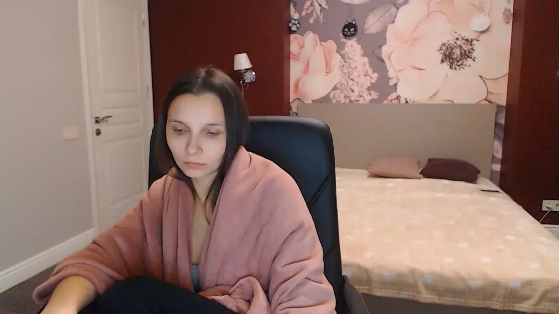 Gallery image thumbnail from Karina_Mils's myfreecams stream on, 12/16/2022, 10:12 image 12 of 20