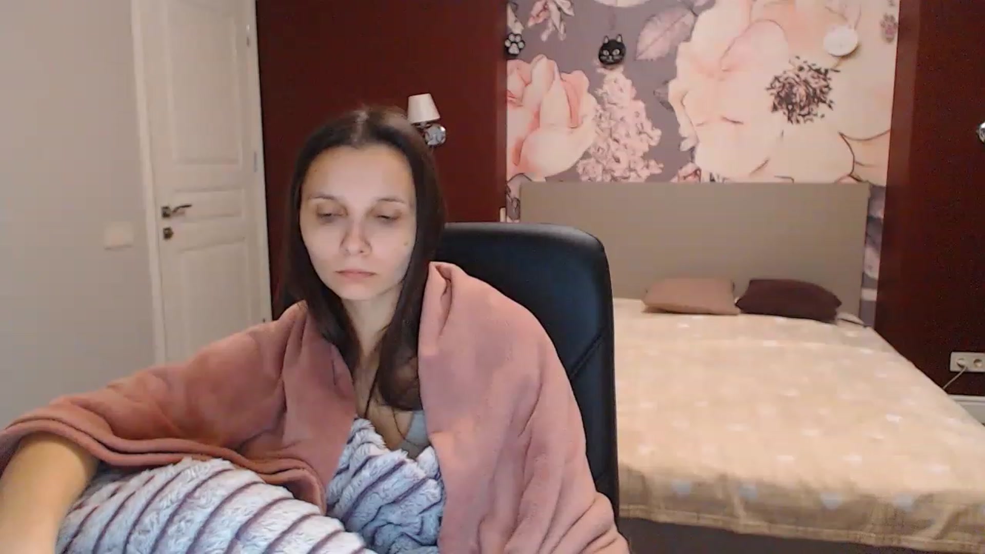 Gallery image thumbnail from Karina_Mils's myfreecams stream on, 12/16/2022, 10:12 image 18 of 20