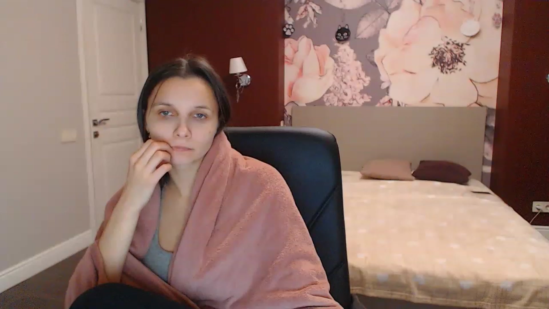 Gallery image thumbnail from Karina_Mils's myfreecams stream on, 12/16/2022, 10:12 image 7 of 20