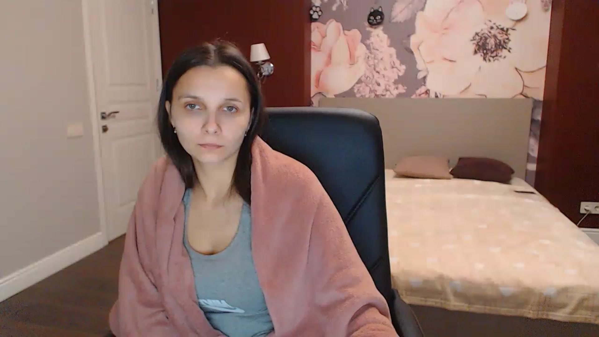 Gallery image thumbnail from Karina_Mils's myfreecams stream on, 12/16/2022, 10:12 image 3 of 20