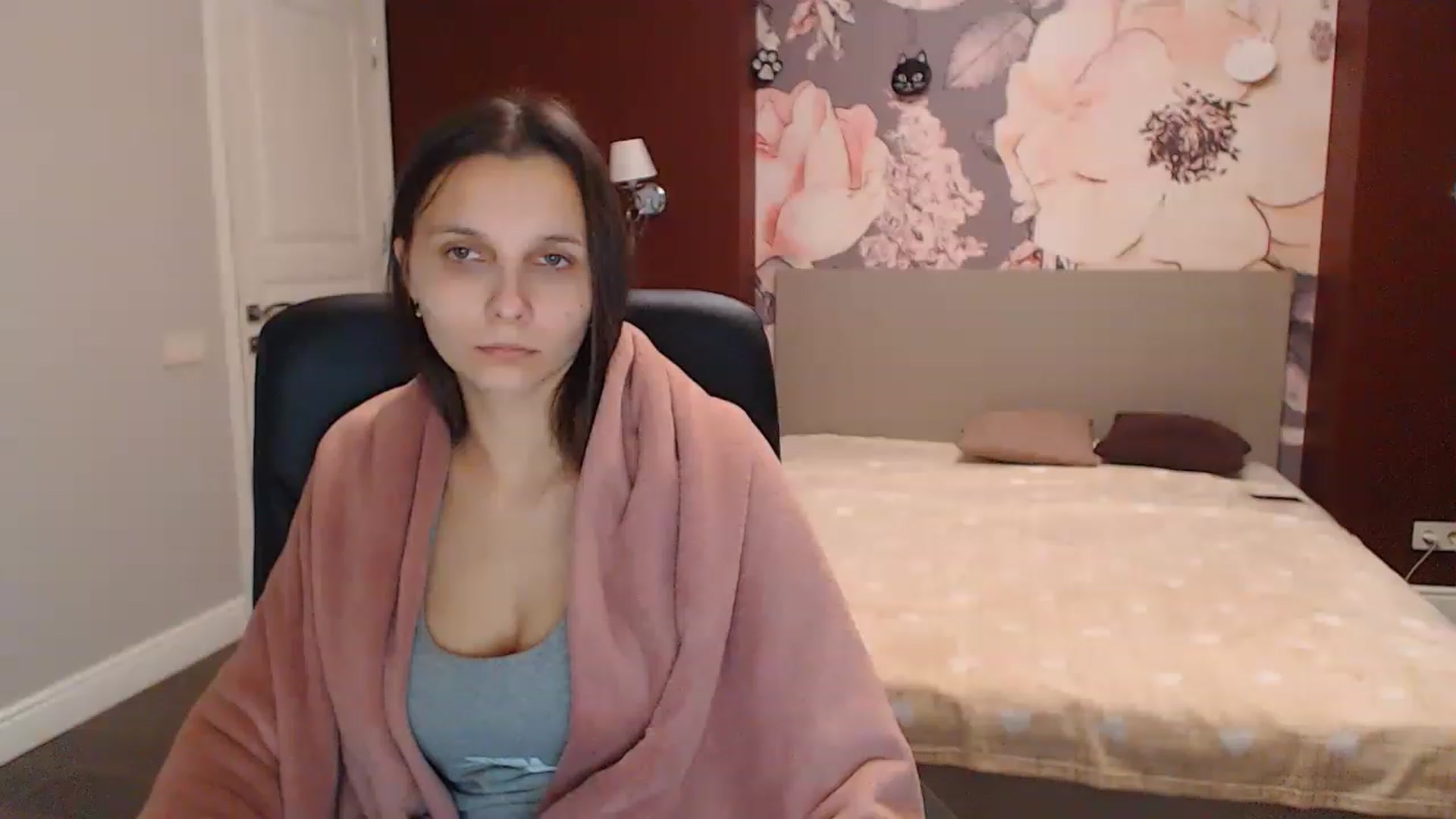 Gallery image thumbnail from Karina_Mils's myfreecams stream on, 12/16/2022, 10:12 image 8 of 20