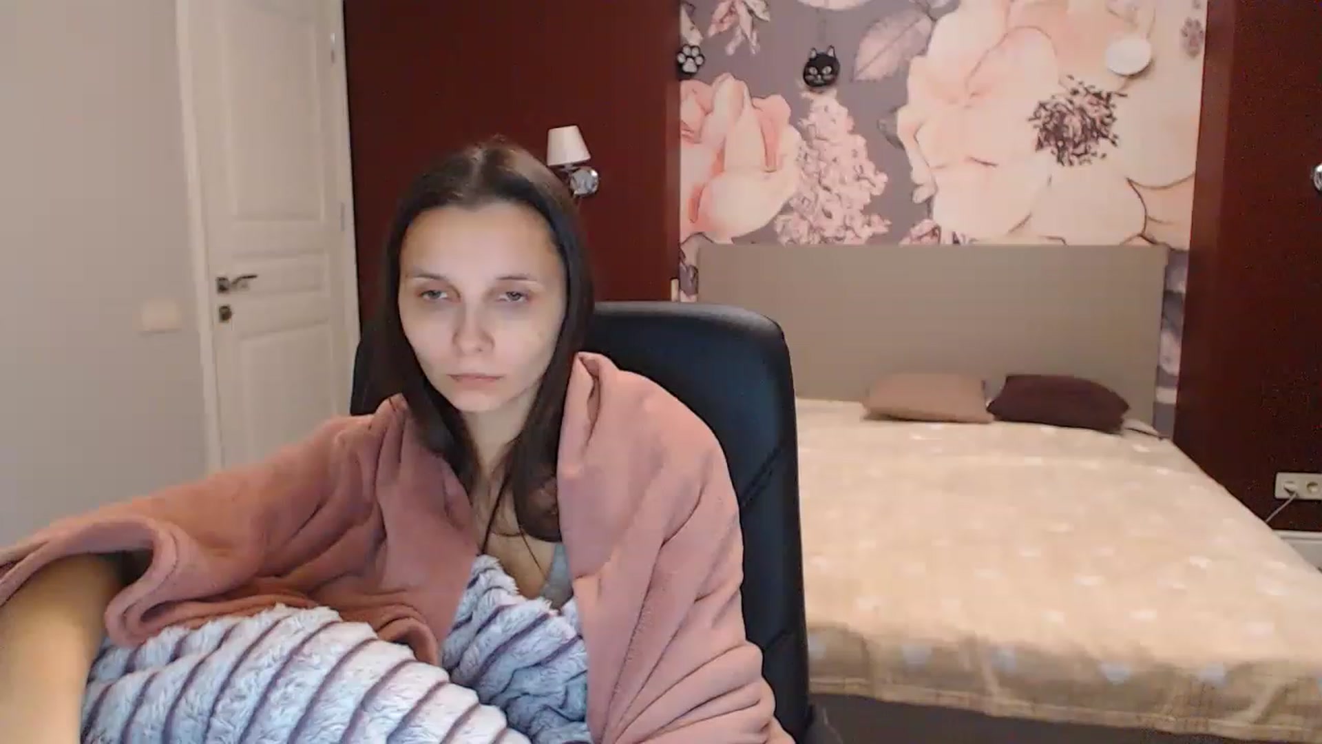 Gallery image thumbnail from Karina_Mils's myfreecams stream on, 12/16/2022, 10:12 image 16 of 20