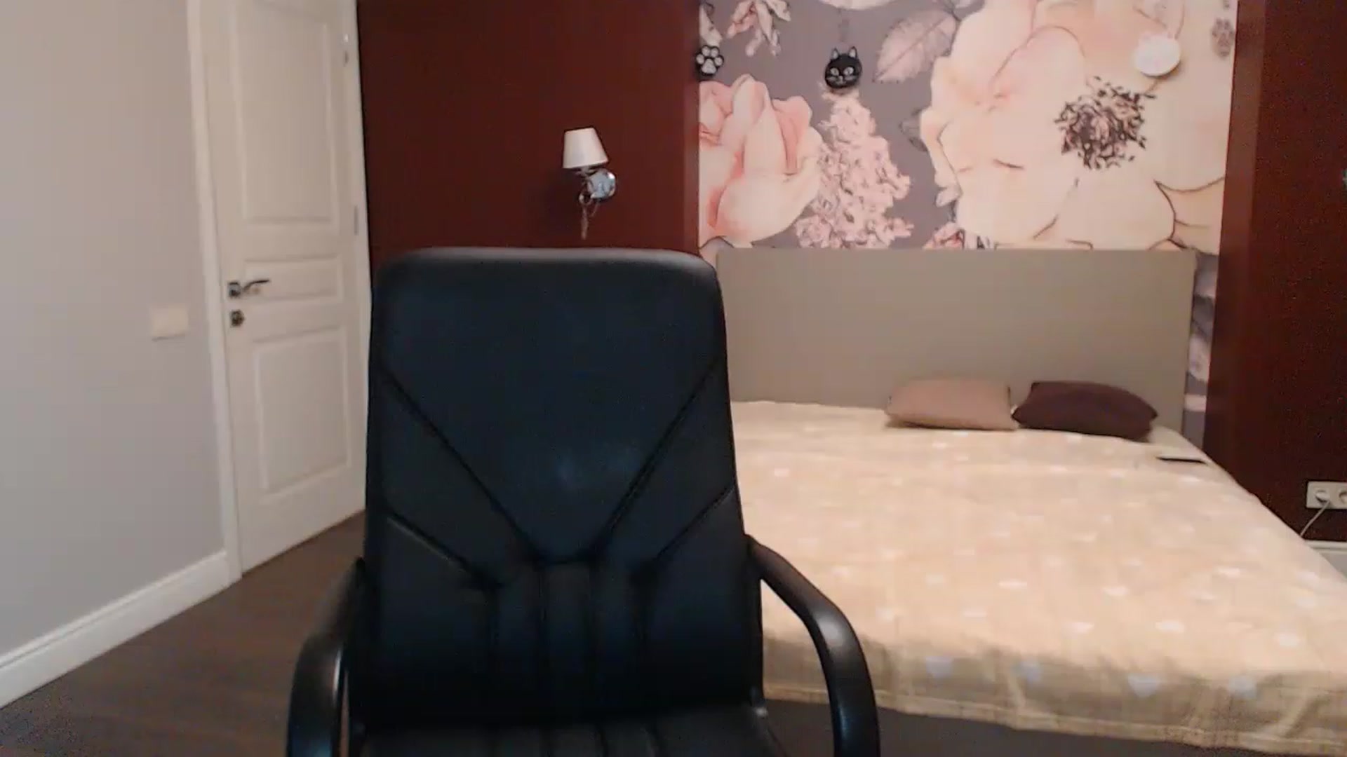 Gallery image thumbnail from Karina_Mils's myfreecams stream on, 12/16/2022, 10:12 image 14 of 20