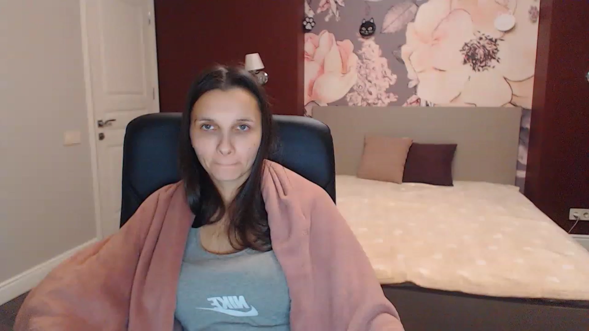 Gallery image thumbnail from Karina_Mils's myfreecams stream on, 12/16/2022, 16:46 image 13 of 20