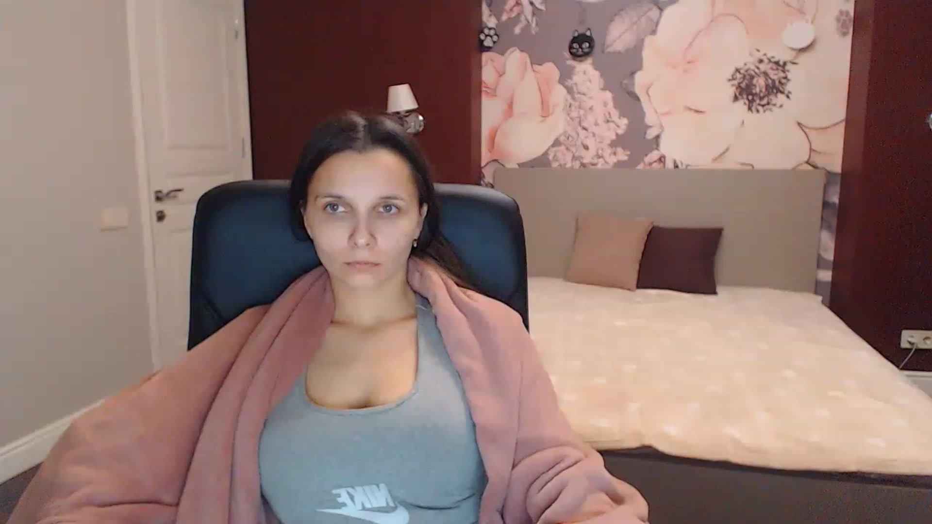 Gallery image thumbnail from Karina_Mils's myfreecams stream on, 12/16/2022, 16:46 image 15 of 20