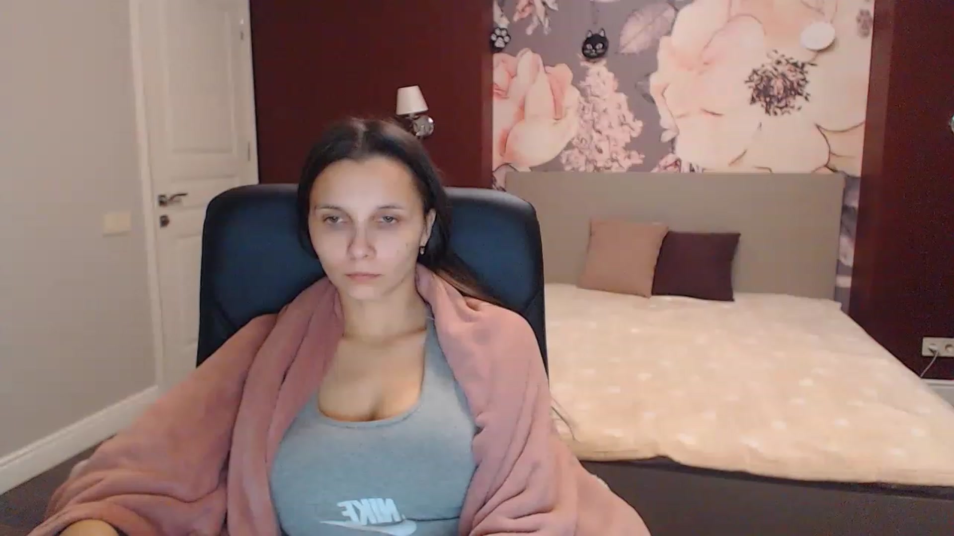 Gallery image thumbnail from Karina_Mils's myfreecams stream on, 12/16/2022, 16:46 image 18 of 20
