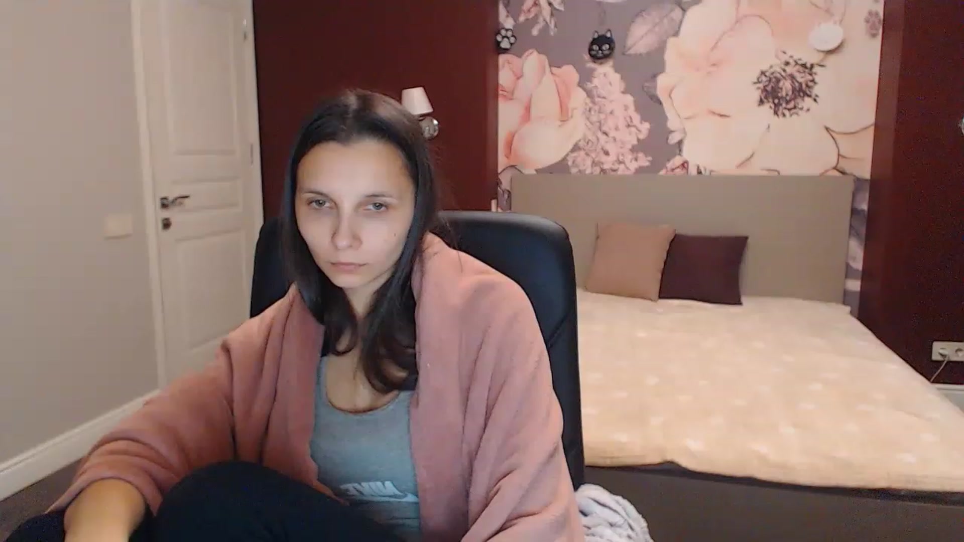 Gallery image thumbnail from Karina_Mils's myfreecams stream on, 12/16/2022, 16:46 image 9 of 20