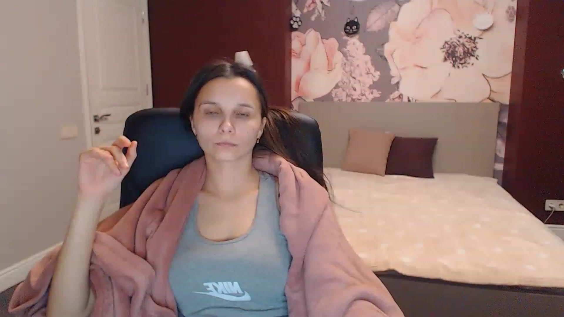 Gallery image thumbnail from Karina_Mils's myfreecams stream on, 12/16/2022, 16:46 image 14 of 20