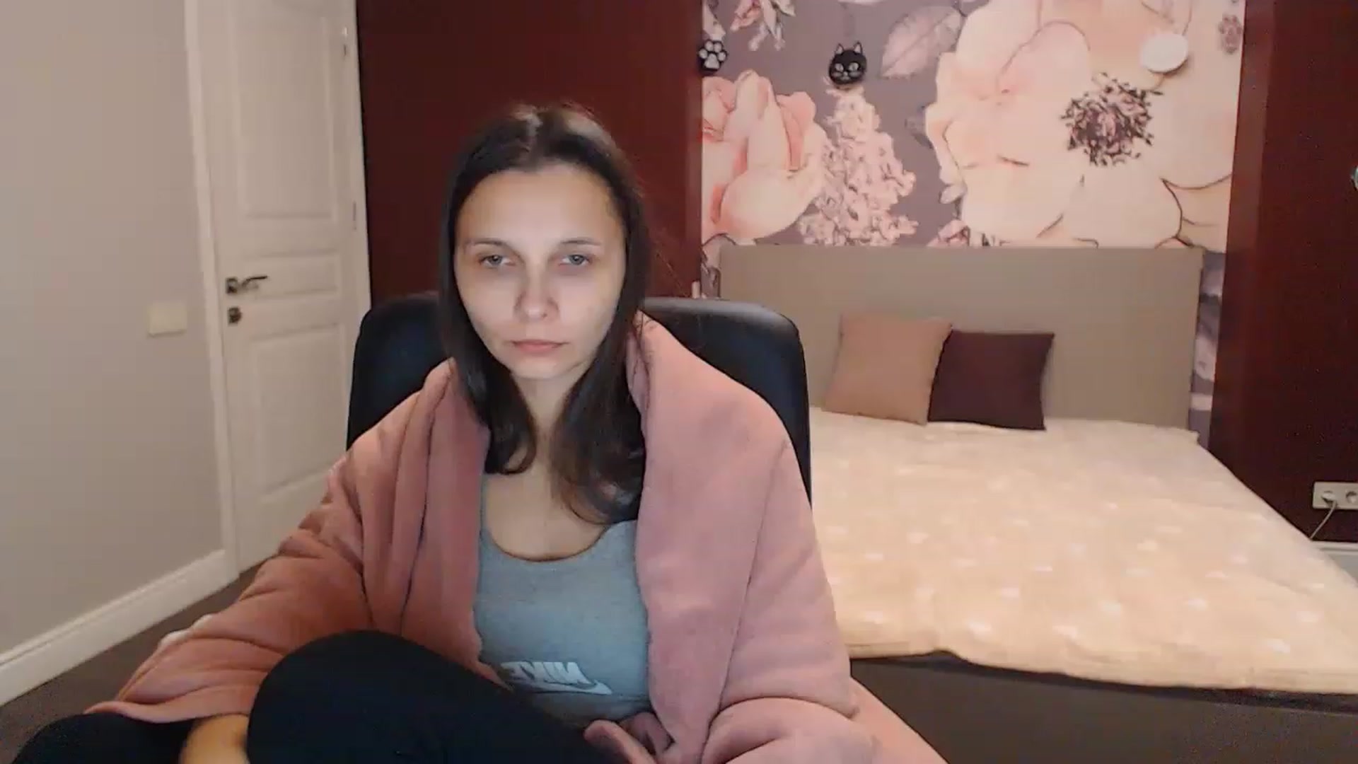 Gallery image thumbnail from Karina_Mils's myfreecams stream on, 12/16/2022, 16:46 image 2 of 20