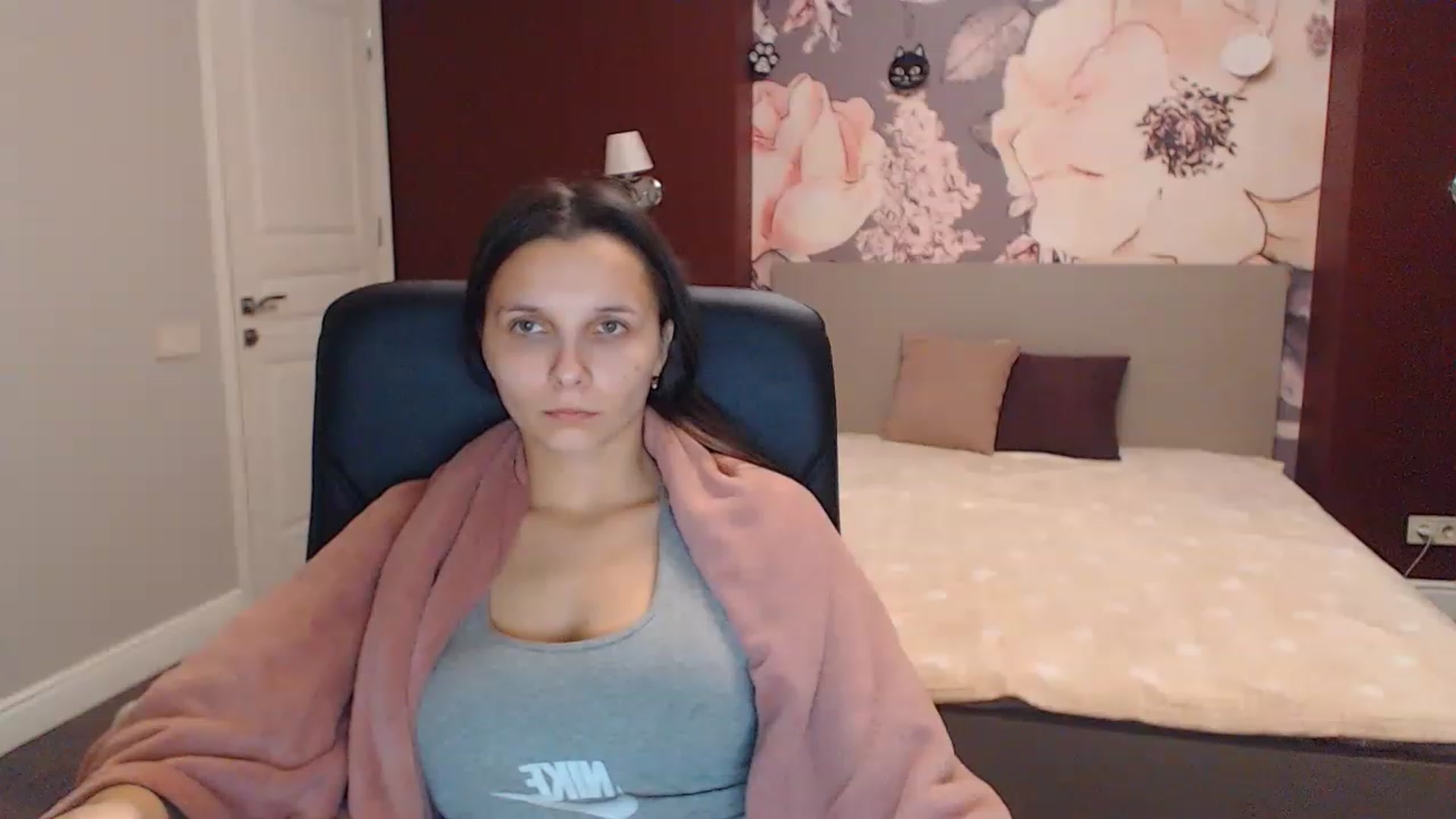 Gallery image thumbnail from Karina_Mils's myfreecams stream on, 12/16/2022, 16:46 image 19 of 20