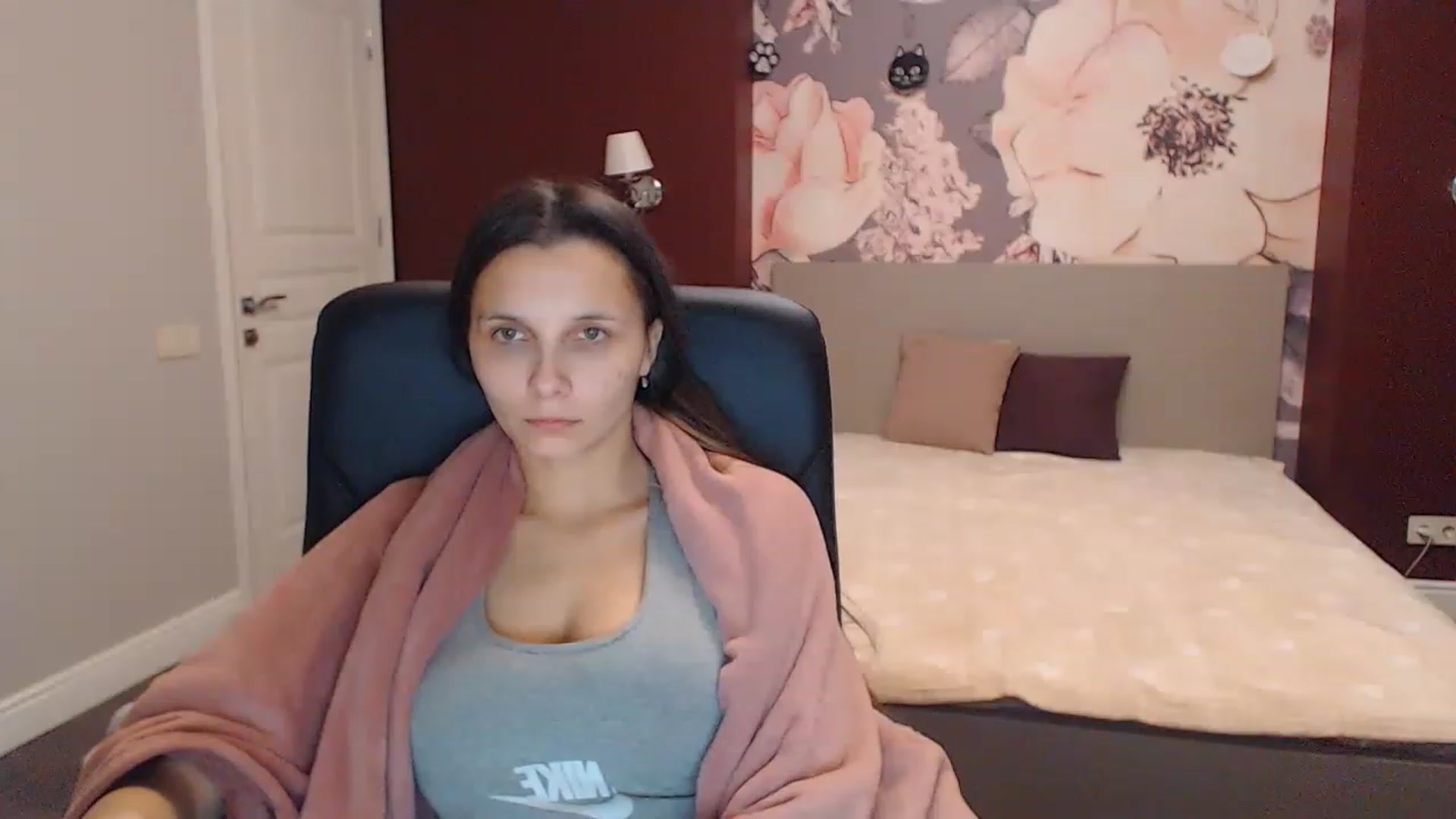 Gallery image thumbnail from Karina_Mils's myfreecams stream on, 12/16/2022, 16:46 image 16 of 20