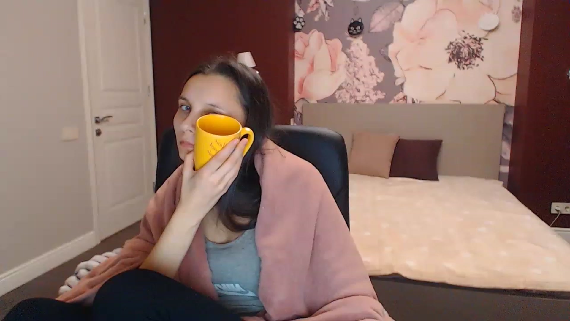 Gallery image thumbnail from Karina_Mils's myfreecams stream on, 12/16/2022, 16:46 image 6 of 20
