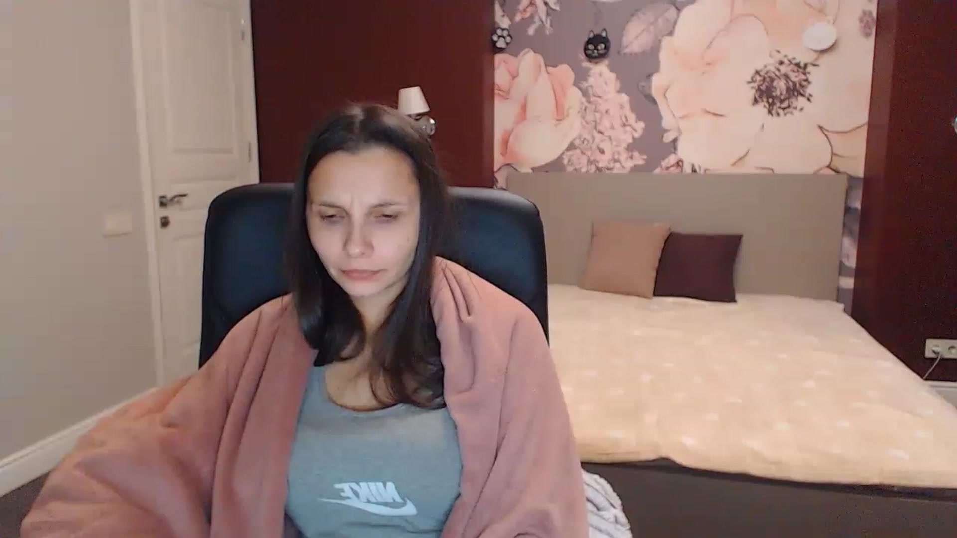 Gallery image thumbnail from Karina_Mils's myfreecams stream on, 12/16/2022, 16:46 image 12 of 20