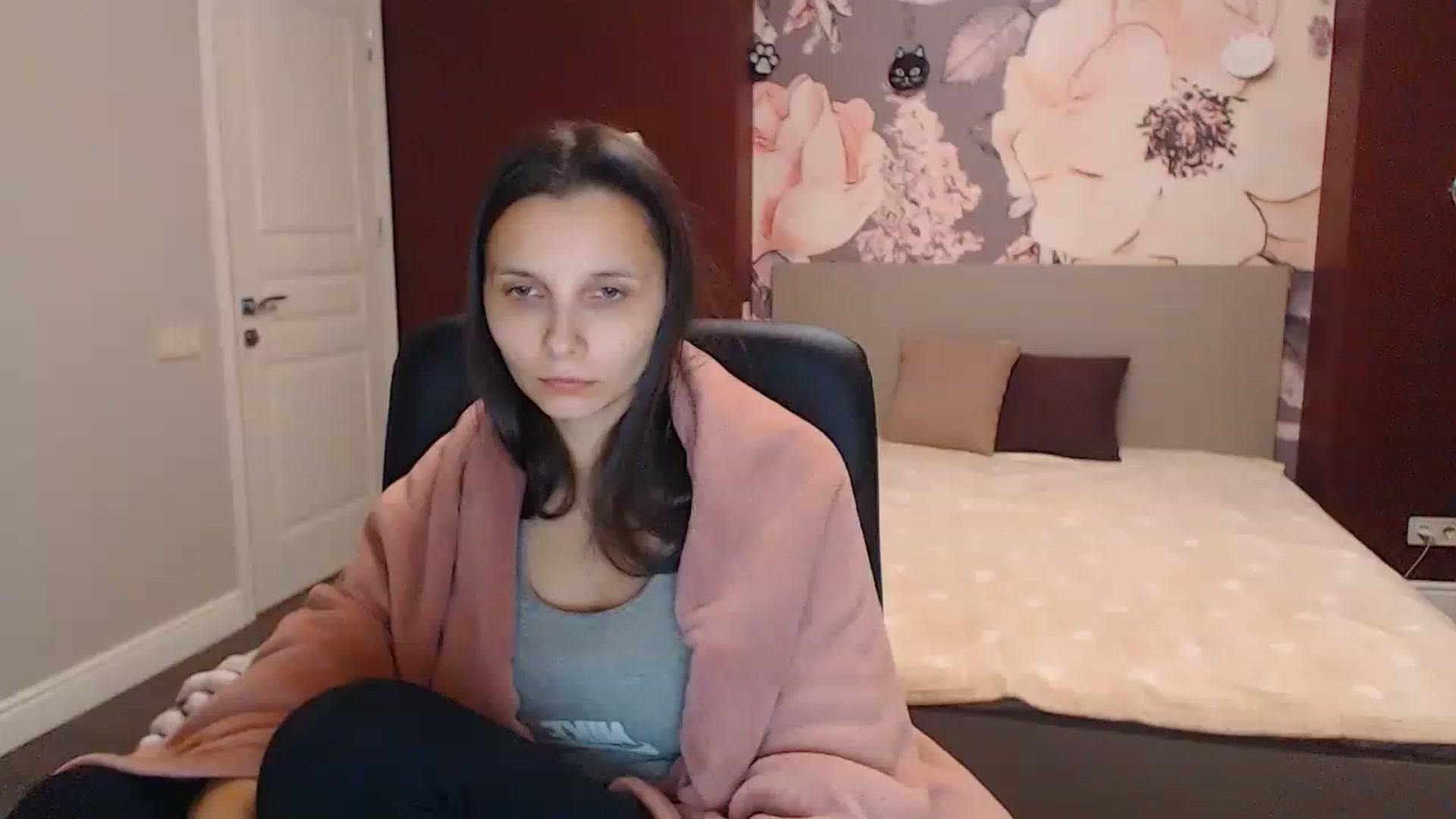 Gallery image thumbnail from Karina_Mils's myfreecams stream on, 12/16/2022, 16:46 image 4 of 20