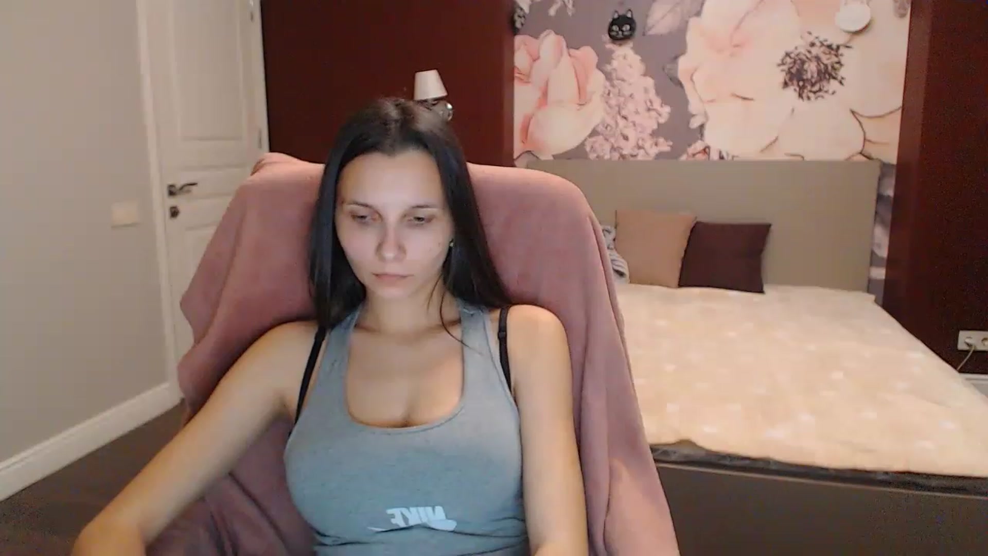 Gallery image thumbnail from Karina_Mils's myfreecams stream on, 12/16/2022, 17:55 image 18 of 20