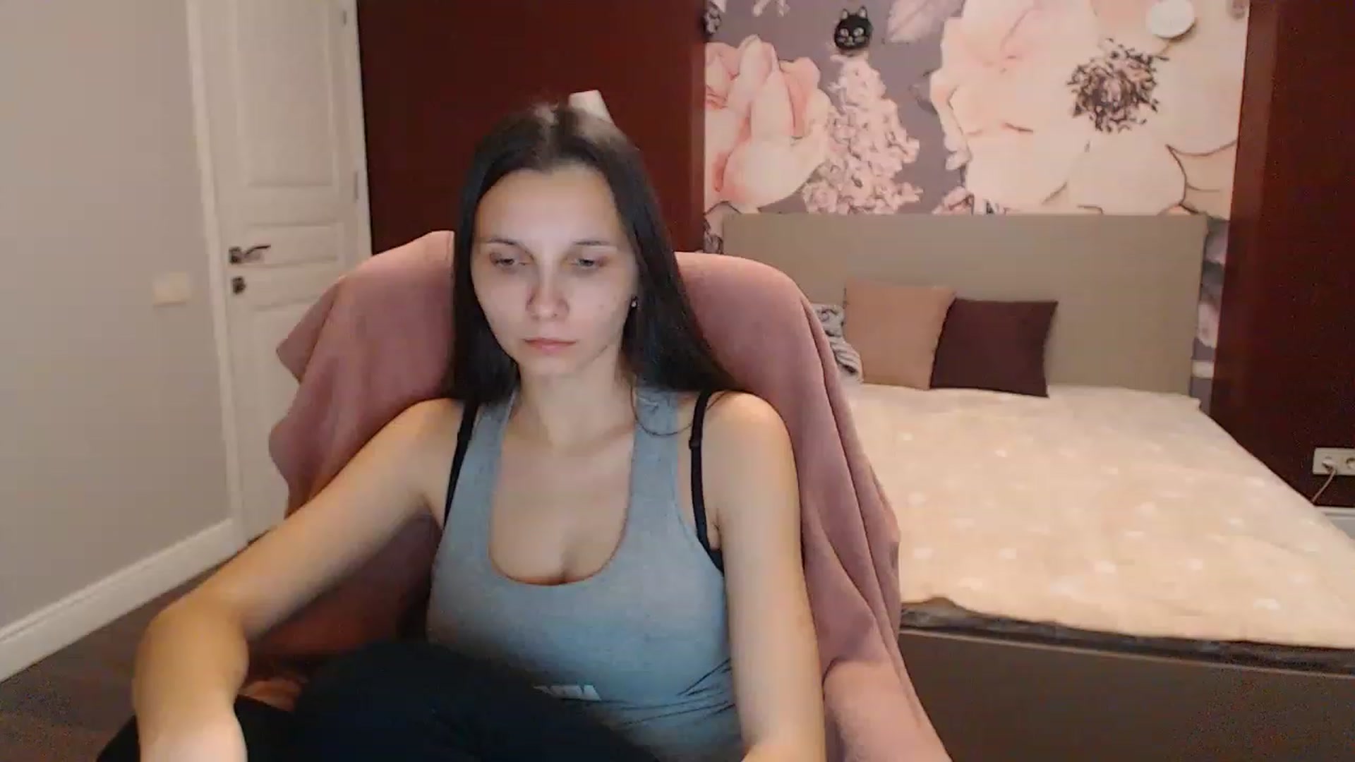 Gallery image thumbnail from Karina_Mils's myfreecams stream on, 12/16/2022, 17:55 image 5 of 20