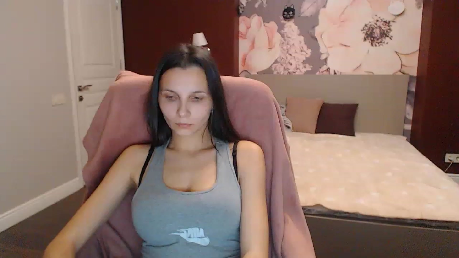 Gallery image thumbnail from Karina_Mils's myfreecams stream on, 12/16/2022, 17:55 image 15 of 20
