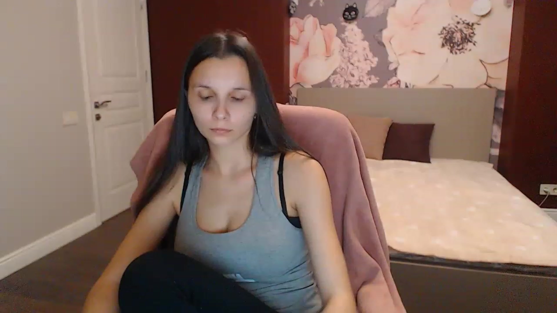 Gallery image thumbnail from Karina_Mils's myfreecams stream on, 12/16/2022, 17:55 image 12 of 20