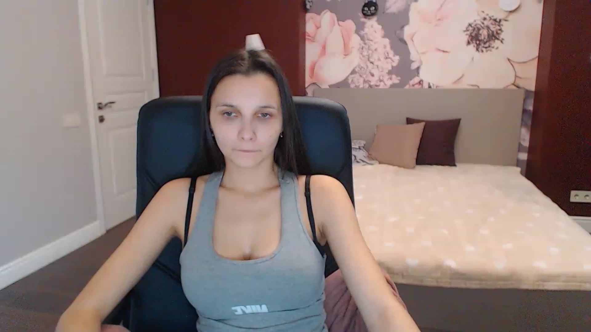 Gallery image thumbnail from Karina_Mils's myfreecams stream on, 12/17/2022, 10:14 image 13 of 20